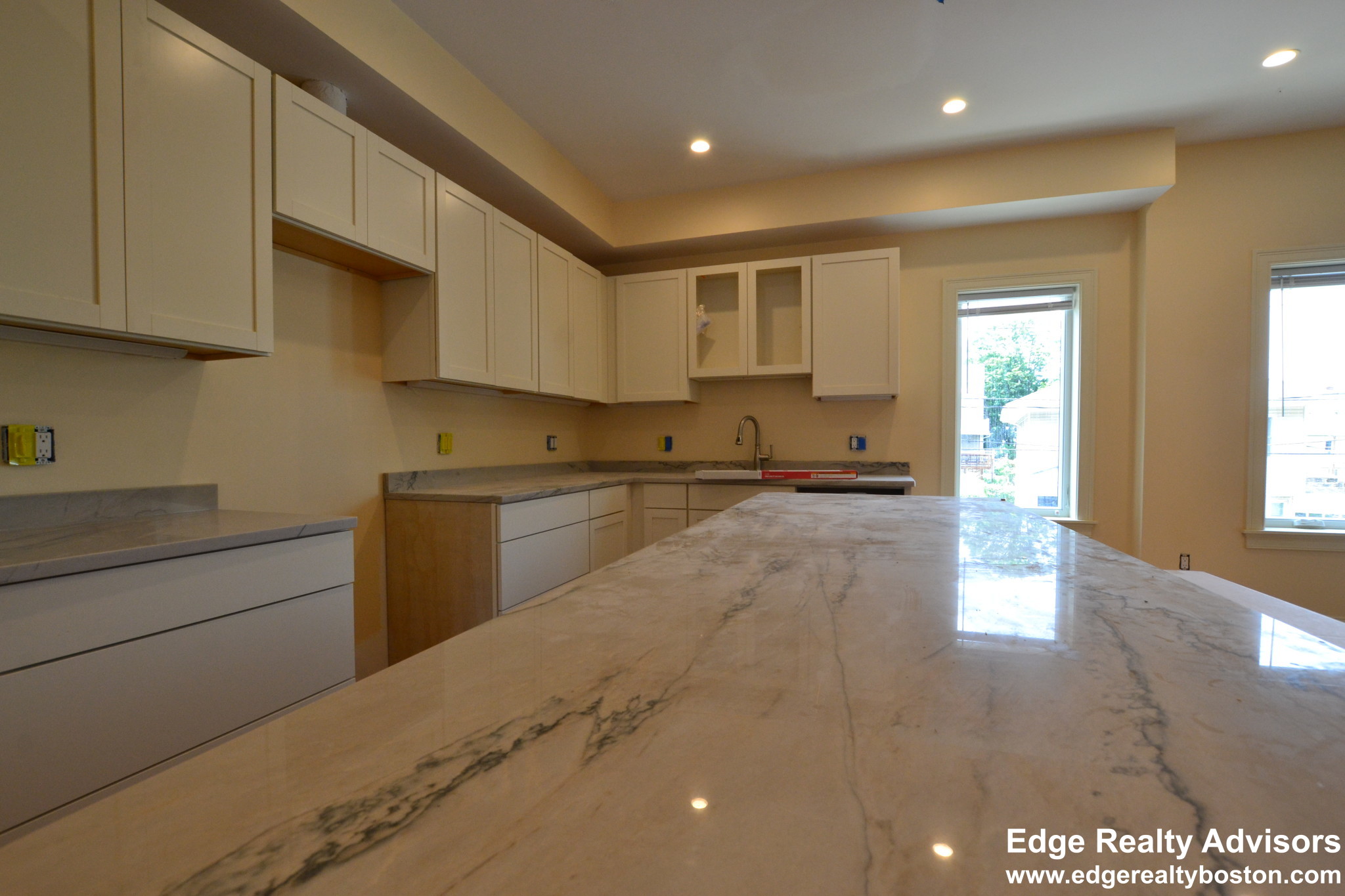 4 bed, 3.5 bath apartment for rent at 12 Cufflin St Unit 1, Brighton — photo 3 of 13
