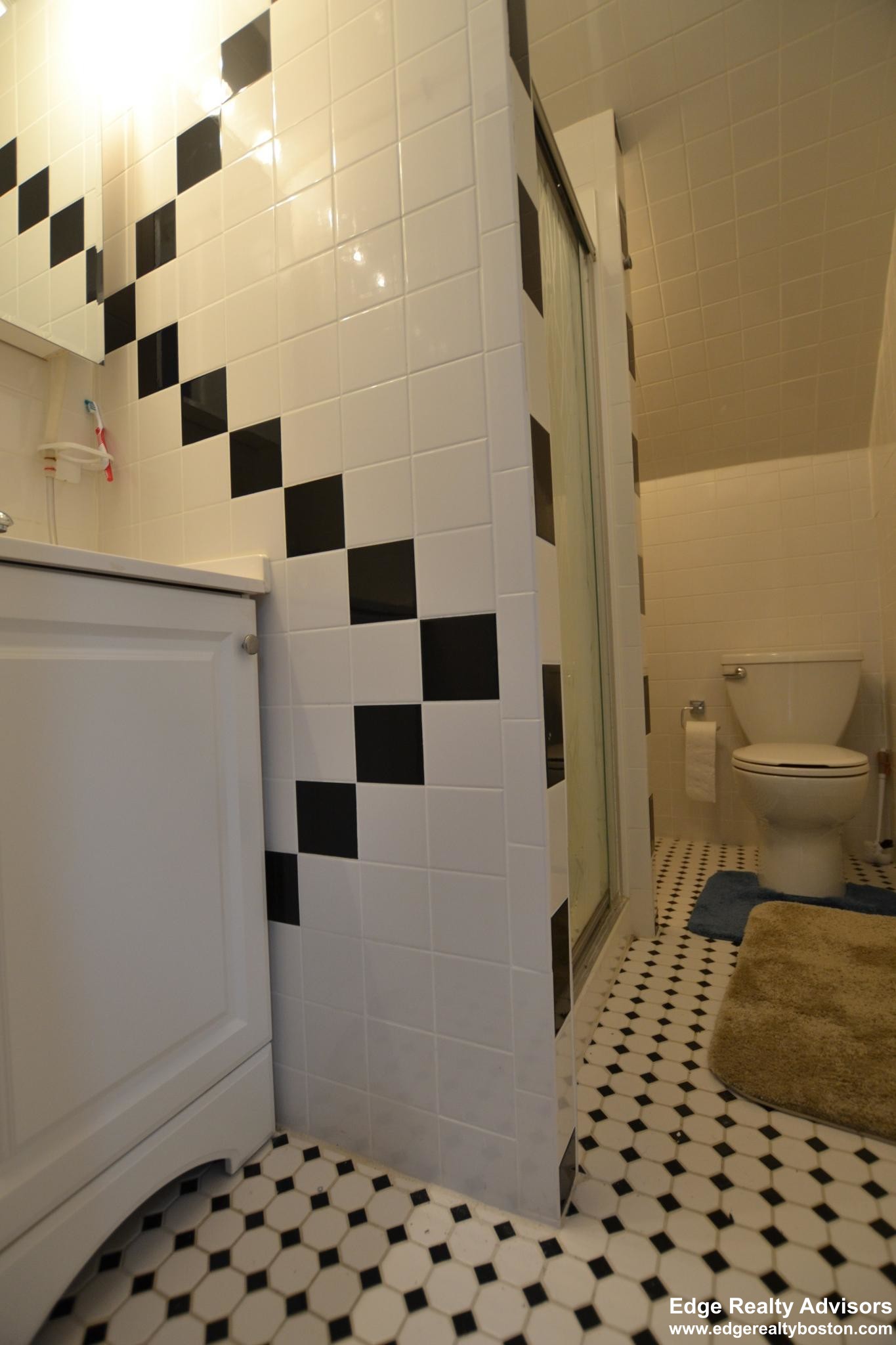 6 bed, 2 bath apartment for rent at 17 Greycliff Rd Unit 2, Brighton — photo 14 of 16