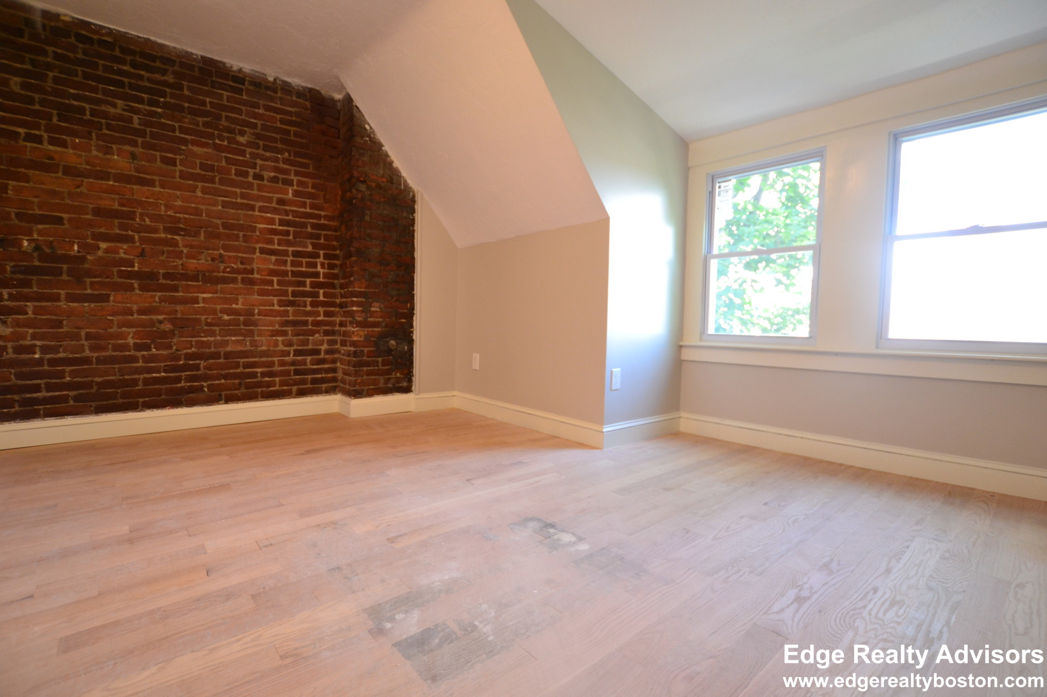 9 Eleanor St, Allston