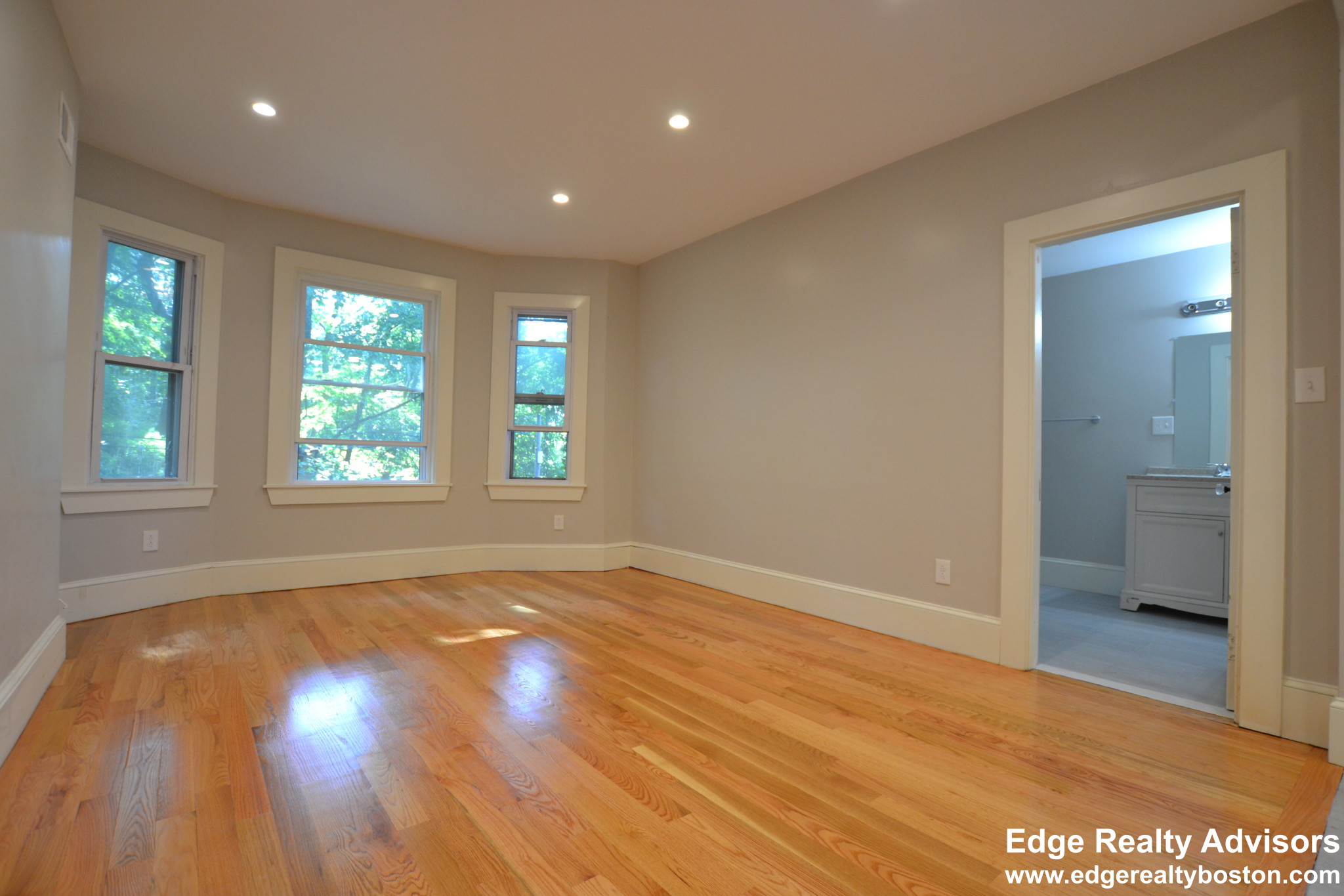 6 bed, 3 bath apartment for rent at 63 Ridgemont St, Allston — photo 7 of 13