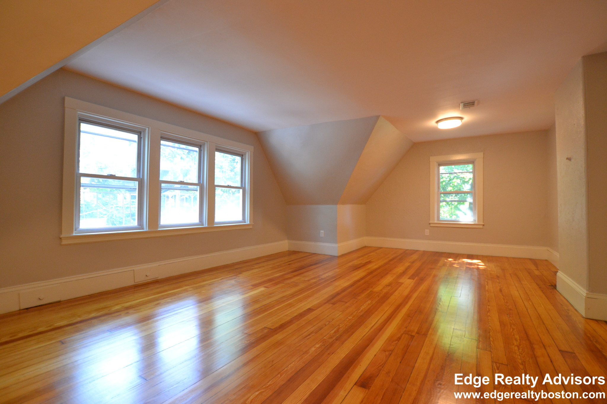 6 bed, 3 bath apartment for rent at 63 Ridgemont St, Allston — photo 3 of 13