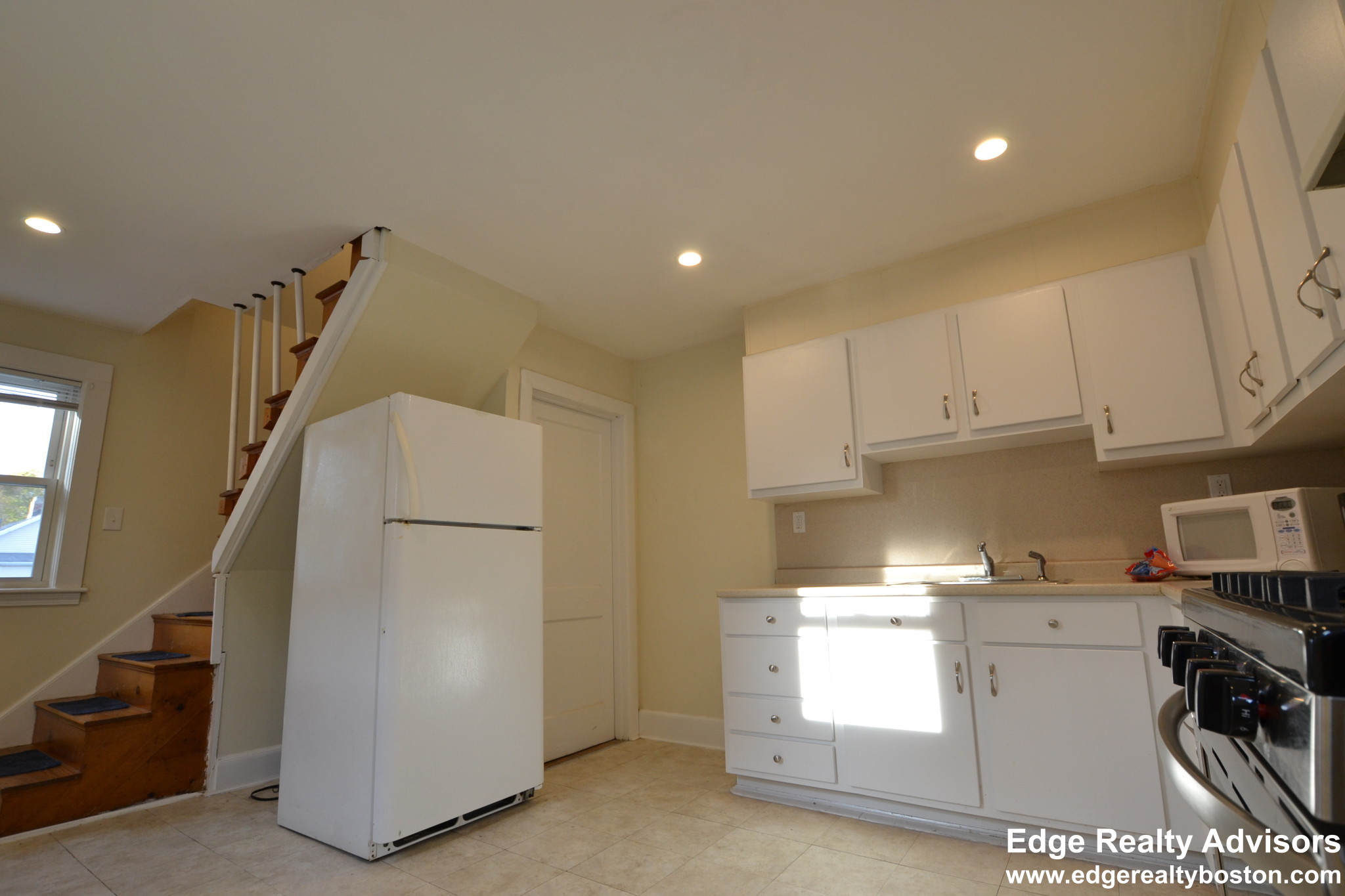 4 bed, 2 bath apartment for rent at 20 Presentation Unit 2, Brighton — photo 2 of 22