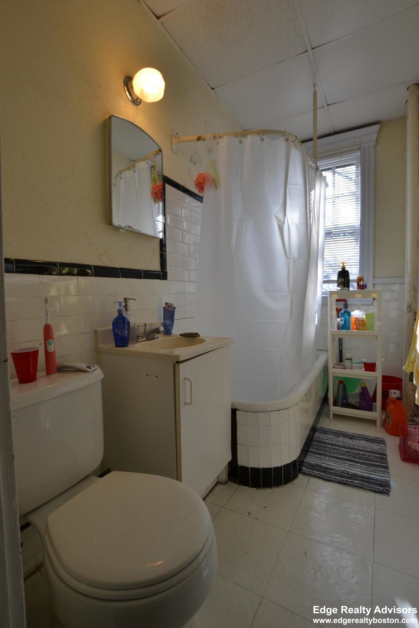 1 bed, 1 bath apartment for rent at 70 Strathmore Rd Unit 12, Brighton — photo 2 of 4