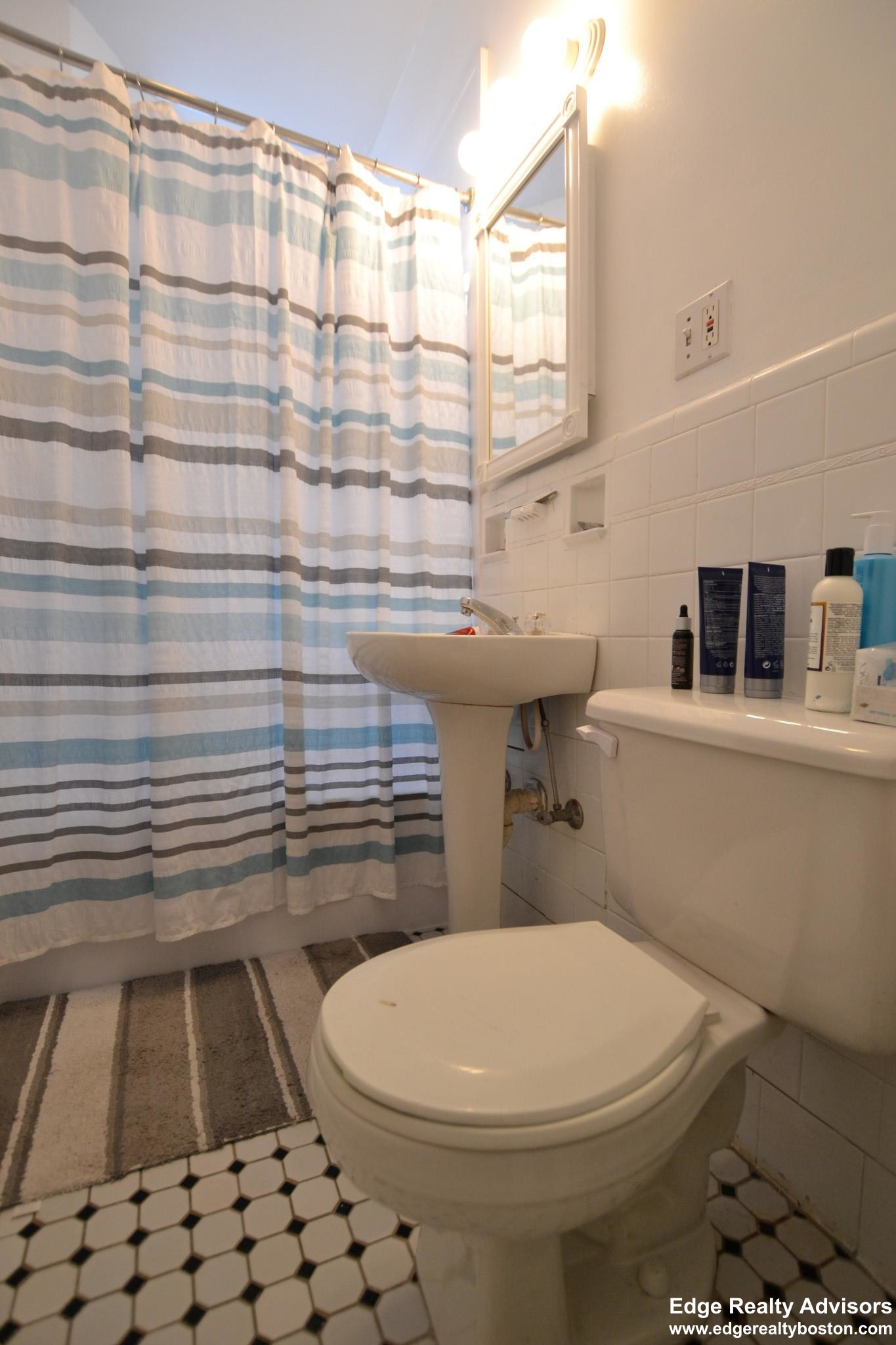Studio bed, 1 bath apartment for rent at 208 Chestnut Hill Ave Unit 2, Brighton — photo 4 of 5