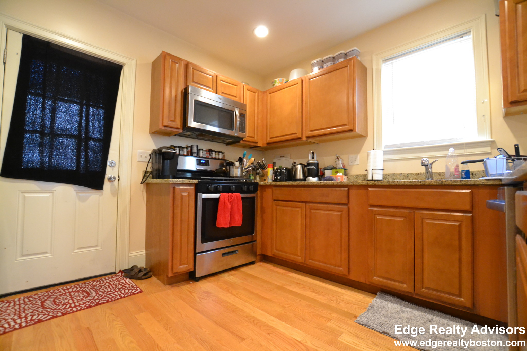 4 bed, 2 bath apartment for rent at 31 Pratt St Unit 1, Allston — photo 3 of 9