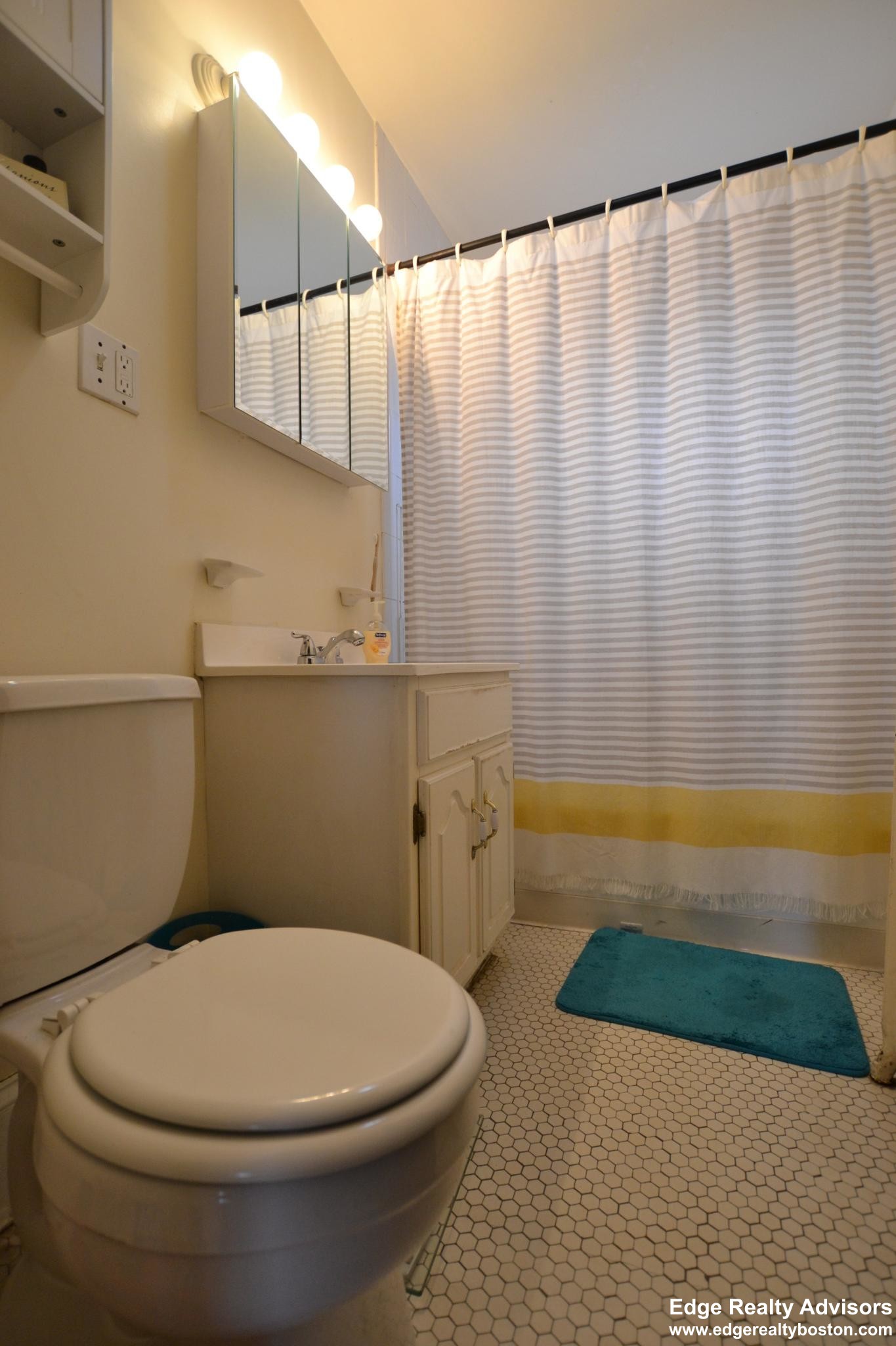 3 bed, 1 bath apartment for rent at 7 Dickinson Rd, Brighton — photo 4 of 8