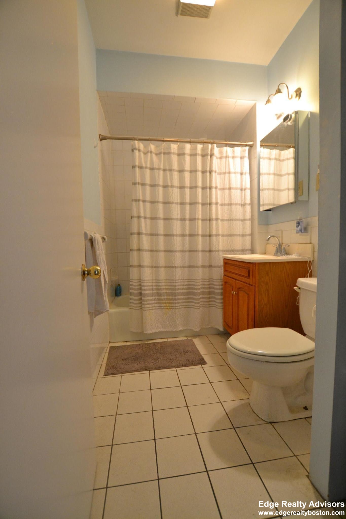 2 bed, 1 bath apartment for rent at 527 Washington St Unit 1, Brighton — photo 2 of 11