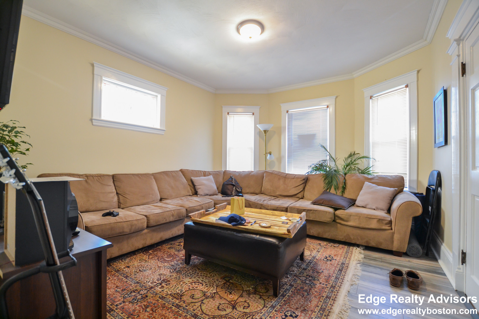 3 bed, 2 bath apartment for rent at 9 Mapleton St Unit 2, Brighton — photo 3 of 10