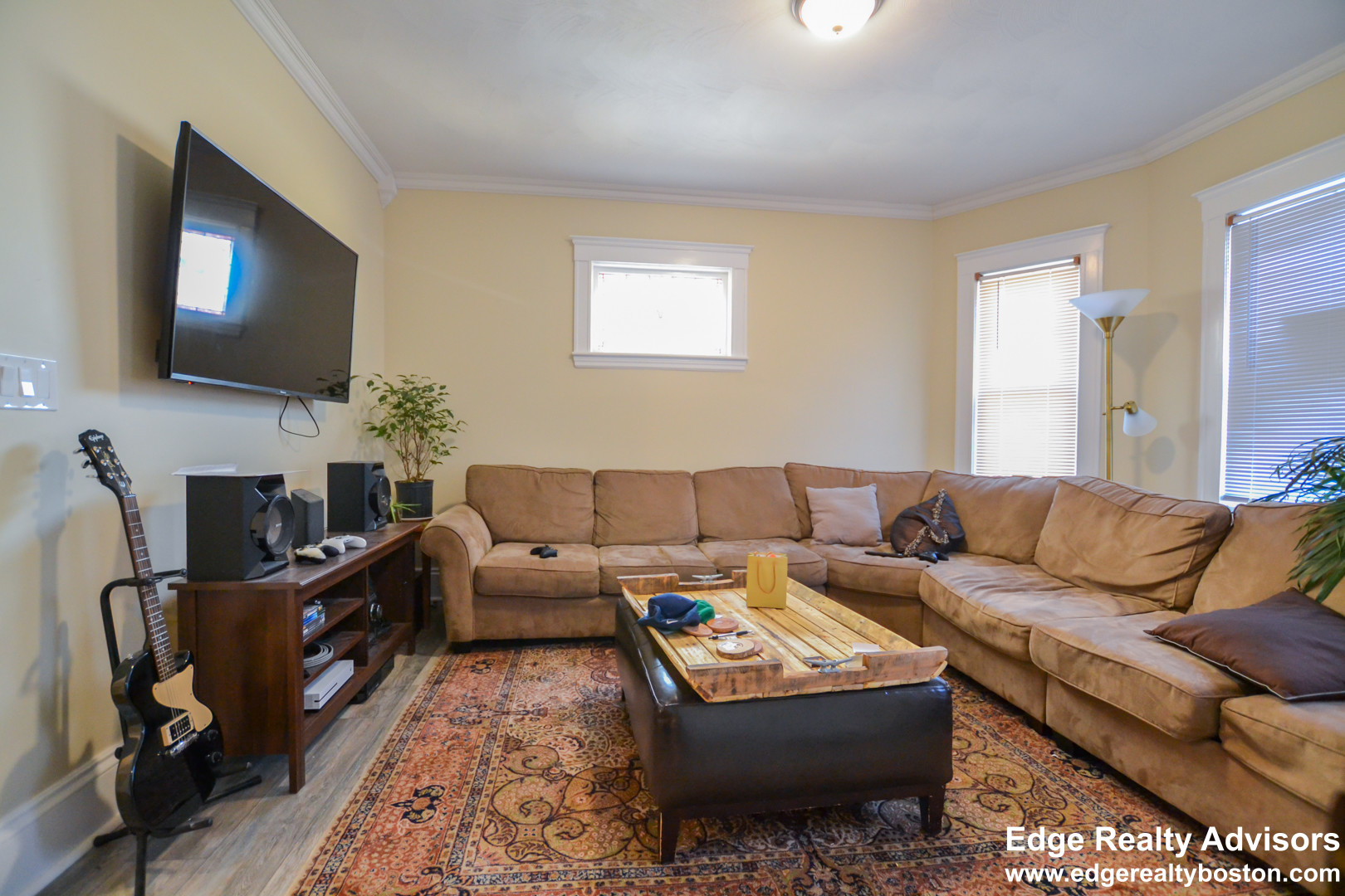 3 bed, 2 bath apartment for rent at 9 Mapleton St Unit 2, Brighton — photo 4 of 10