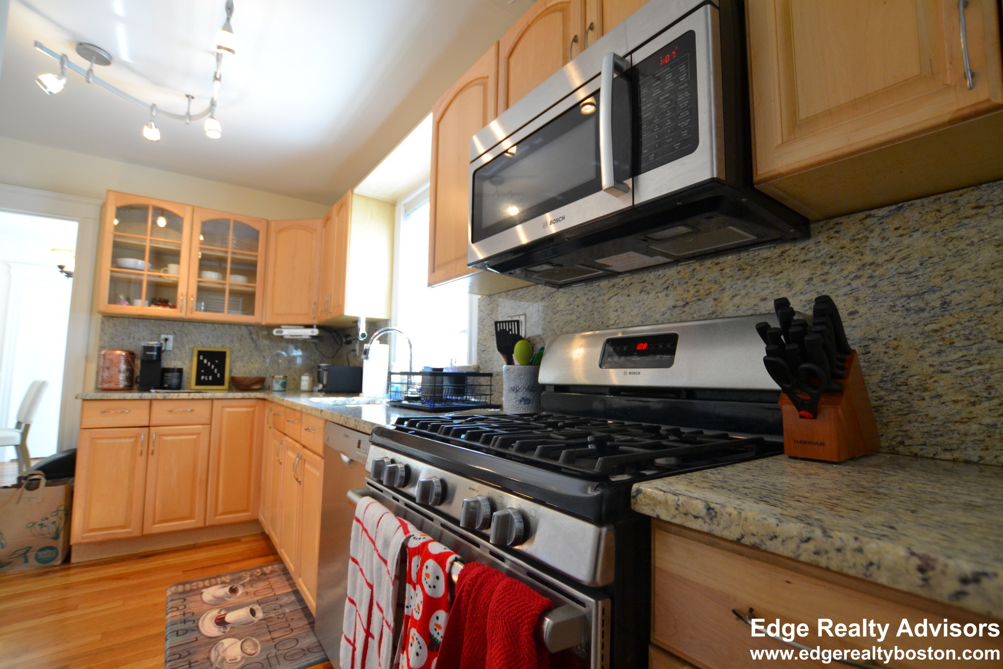 3 bed, 2 bath apartment for rent at 59 Goodenough St Unit 1, Brighton — photo 2 of 9