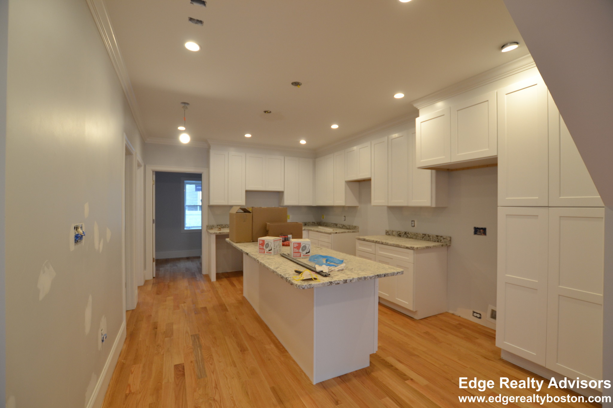 5 bed, 3 bath apartment for rent at 24 Bothwell Rd Unit 1, Brighton — photo 1 of 13