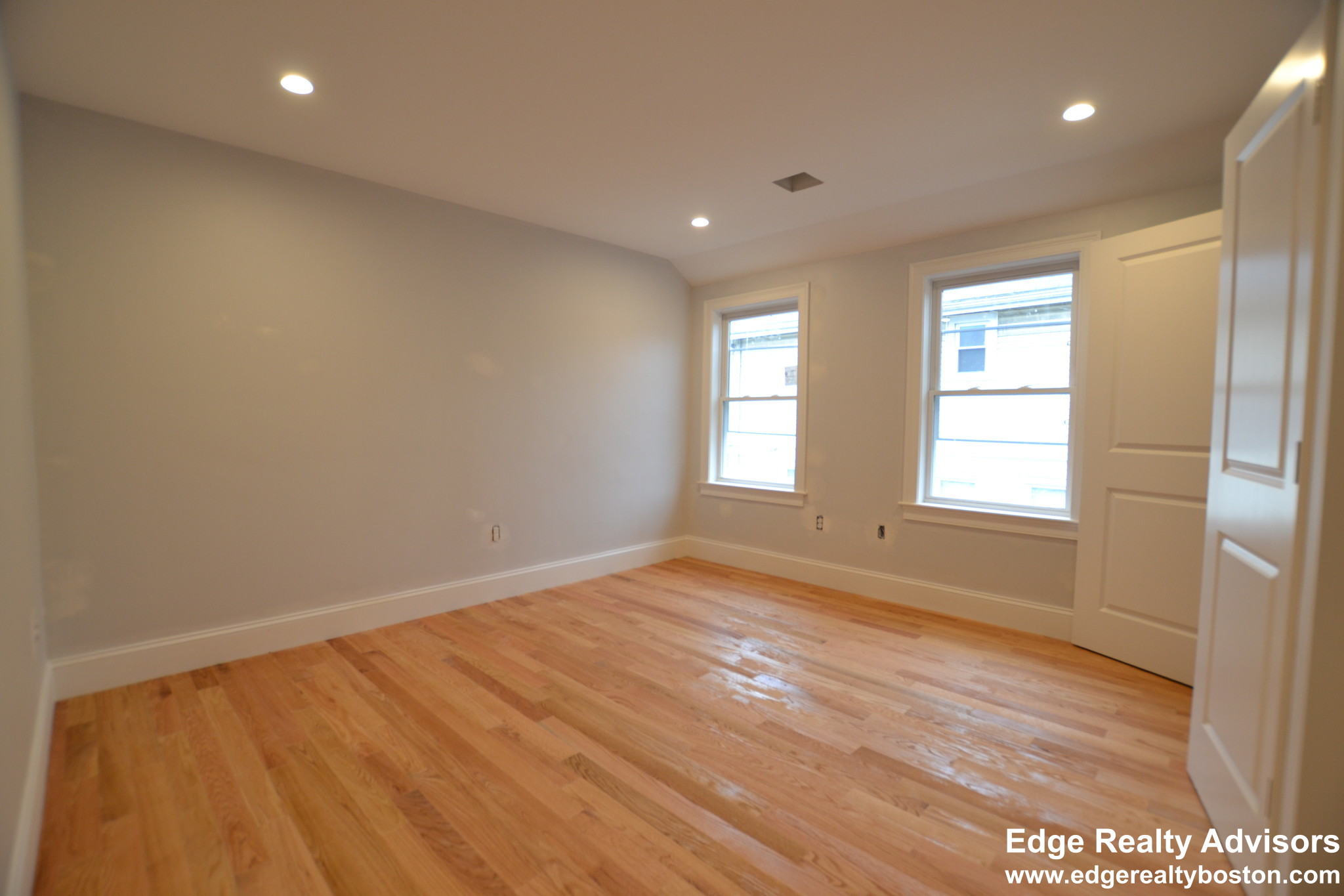 5 bed, 3 bath apartment for rent at 24 Bothwell Rd Unit 1, Brighton — photo 7 of 13