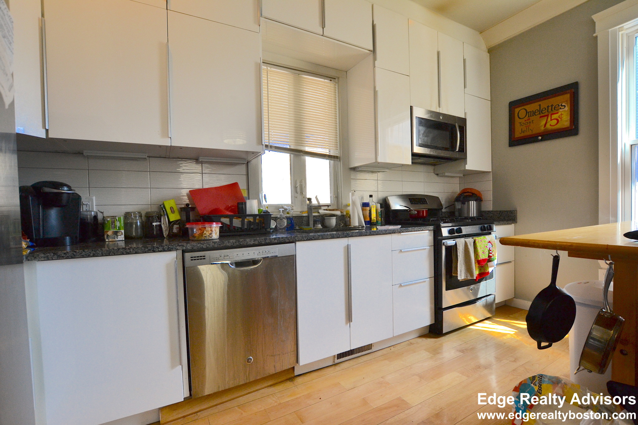 5 bed, 3 bath apartment for rent at 135 Summer St Unit 1, Watertown — photo 4 of 13