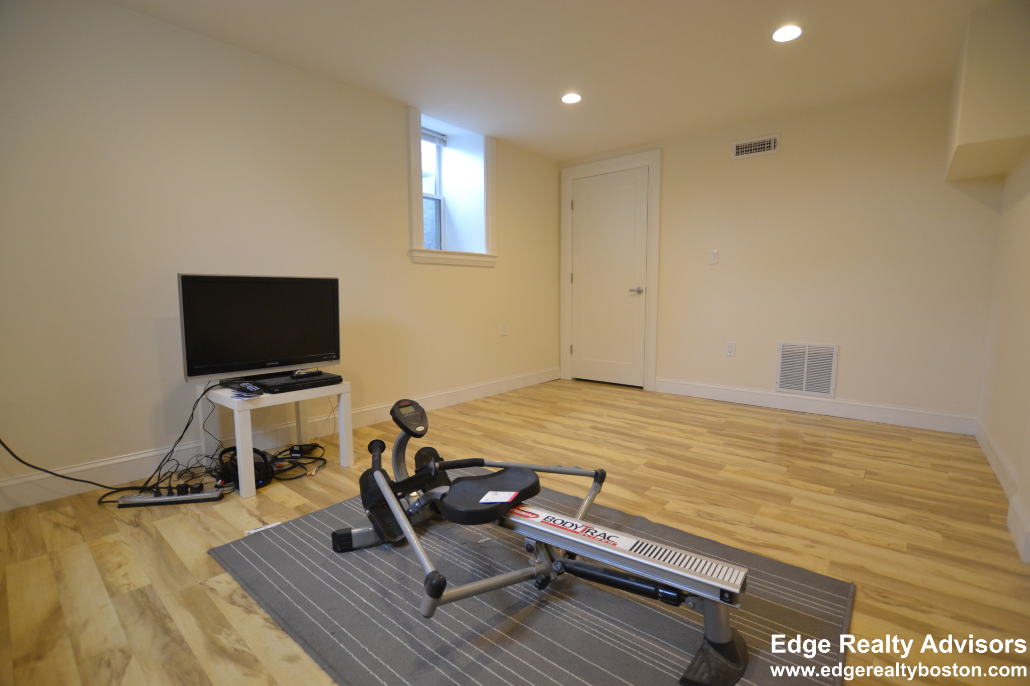 5 bed, 3 bath apartment for rent at 135 Summer St Unit 1, Watertown — photo 11 of 13