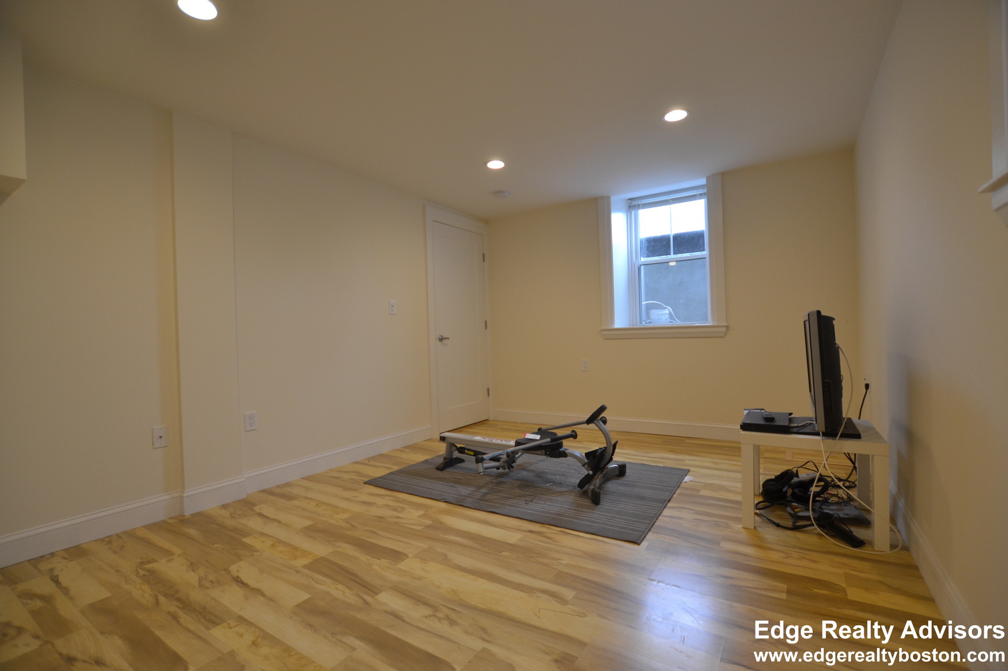 5 bed, 3 bath apartment for rent at 135 Summer St Unit 1, Watertown — photo 12 of 13
