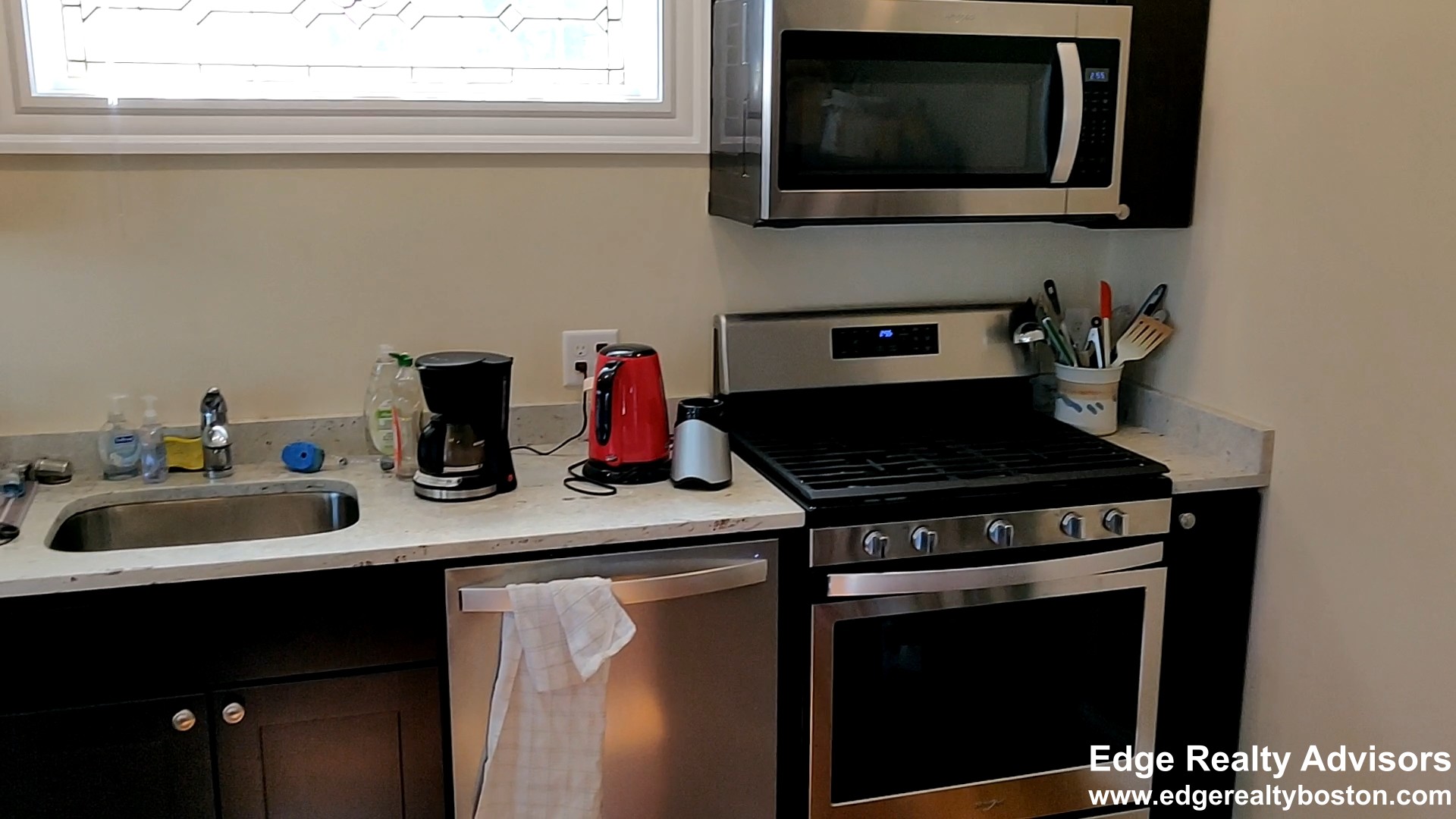 6 bed, 3 bath apartment for rent at 11 Glenley Ter Unit 1, Brighton — photo 2 of 11