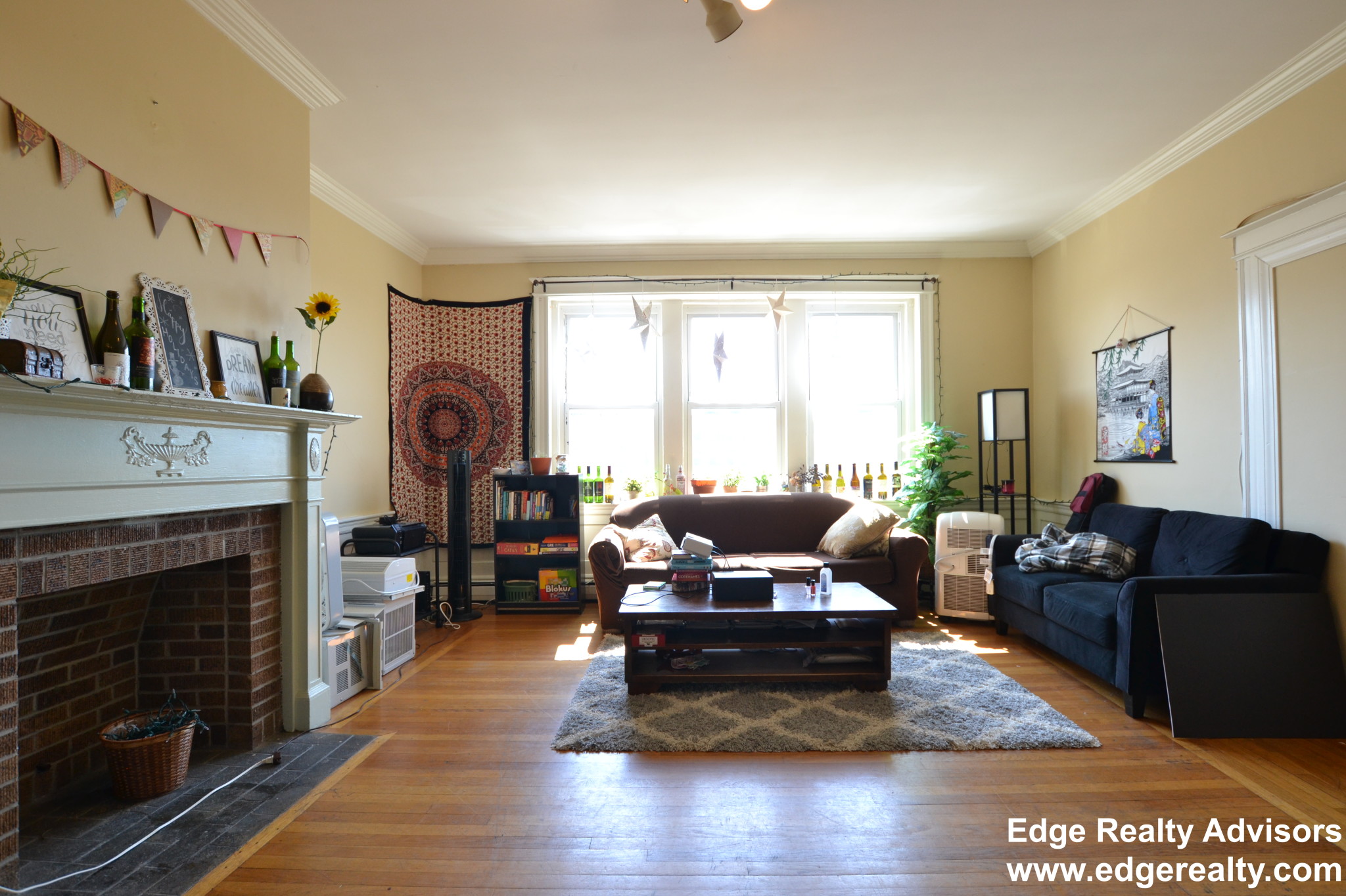 4 bed, 2 bath apartment for rent at 1661 Commonwealth Ave Unit 8, Brighton — photo 1 of 14