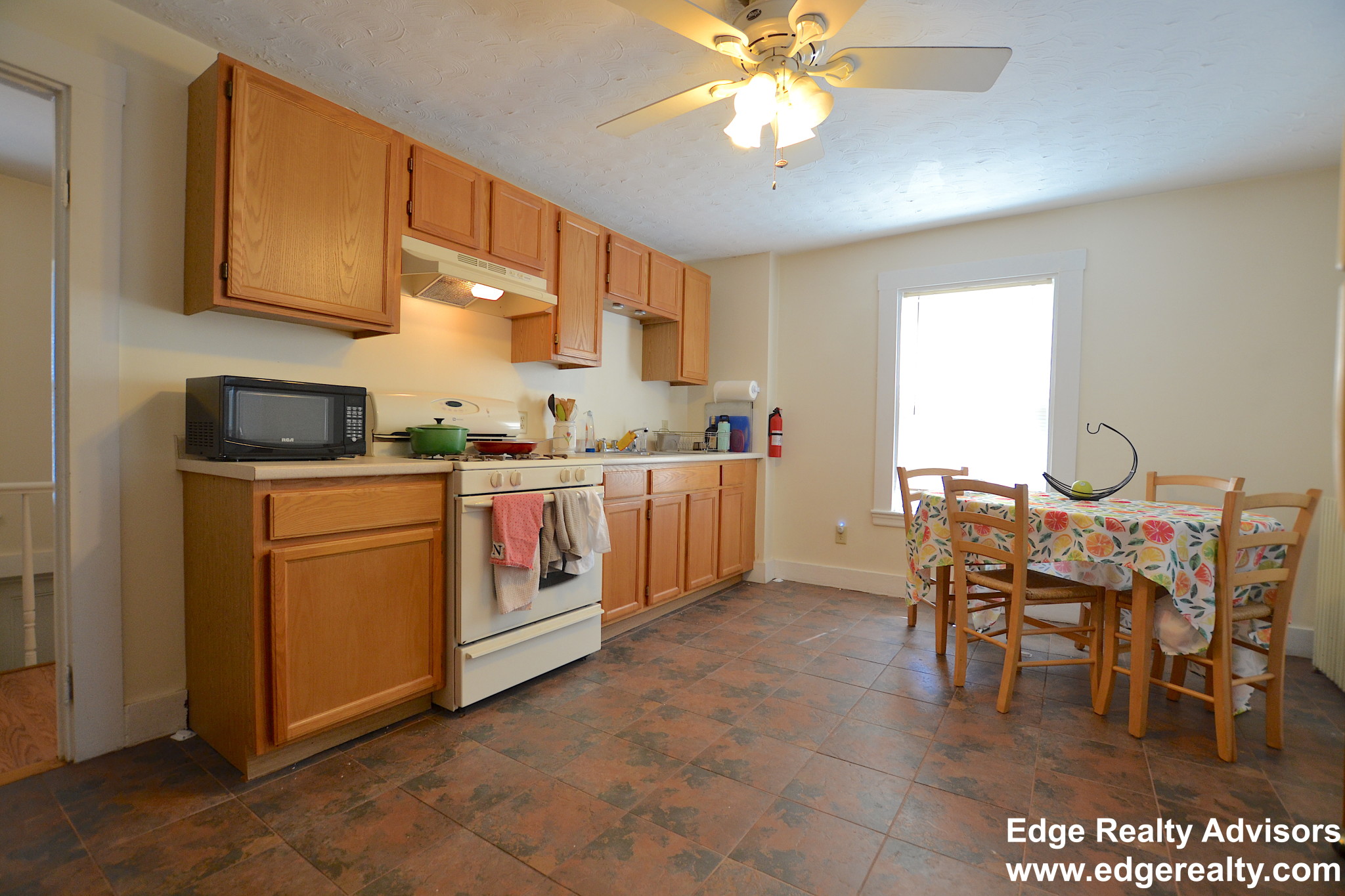 3 bed, 1 bath apartment for rent at 40 Shepard St, Brighton — photo 3 of 10