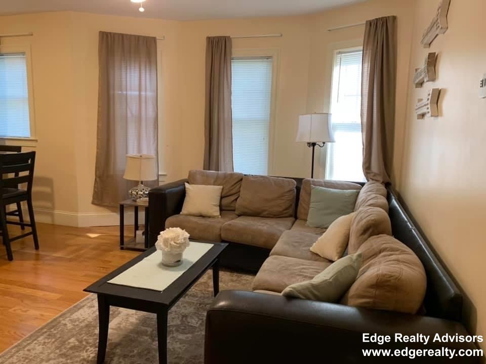 3 bed, 1 bath apartment for rent at 84 Brooks St Unit 1, Brighton — photo 3 of 7
