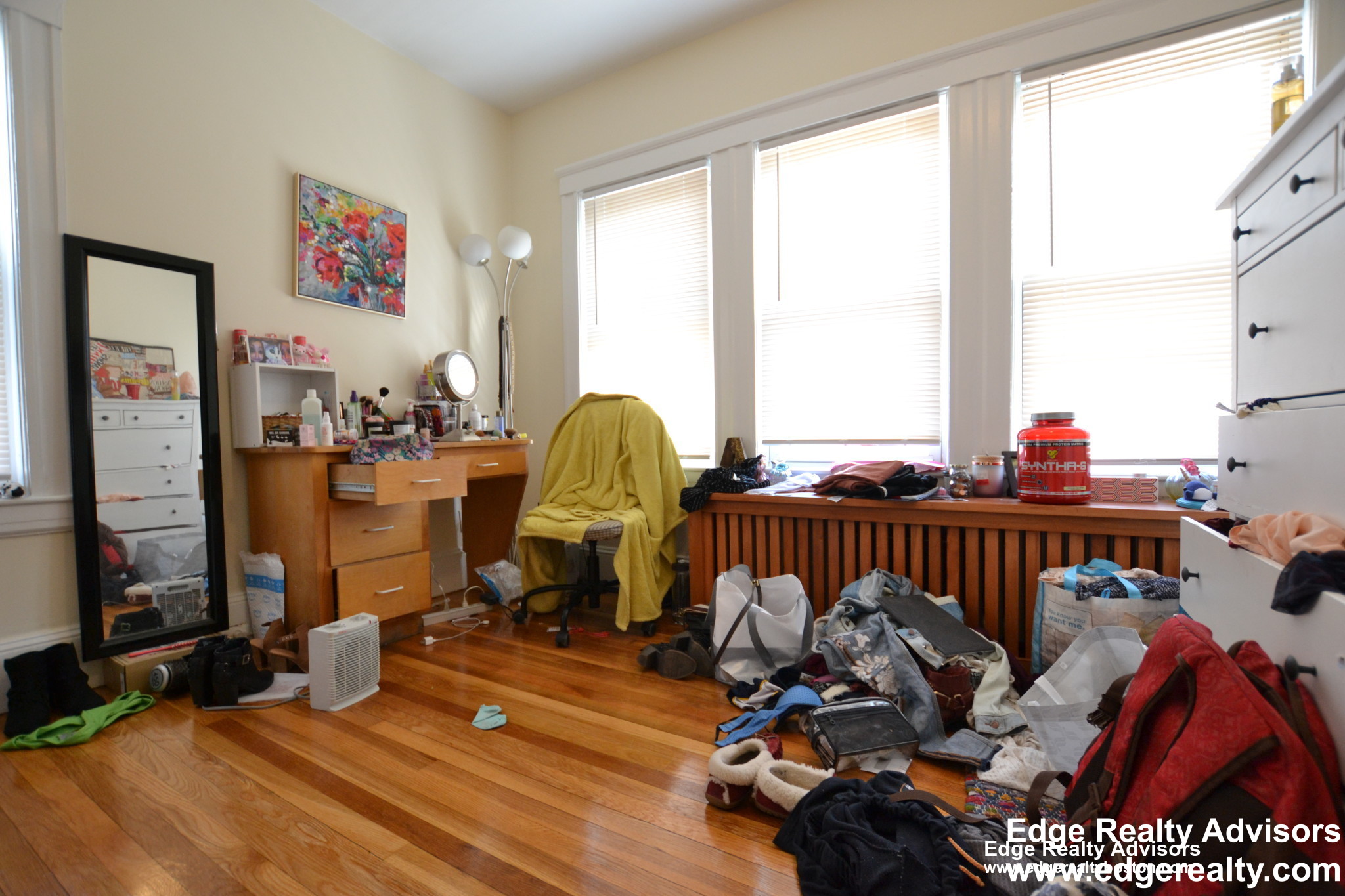 3 bed, 1 bath apartment for rent at 30 Falkland St, Brighton — photo 4 of 9