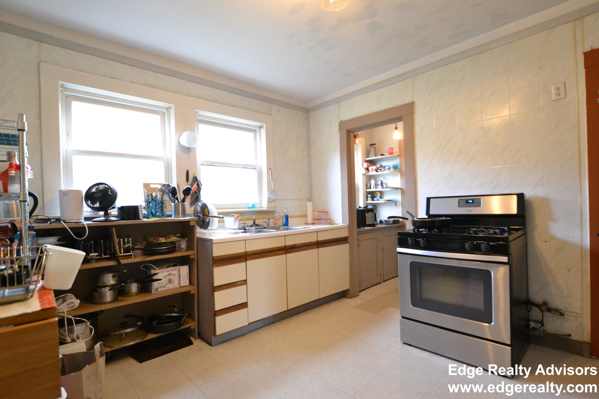 3 bed, 1 bath apartment for rent at 41 Claymoss Rd Unit 1, Brighton — photo 3 of 11