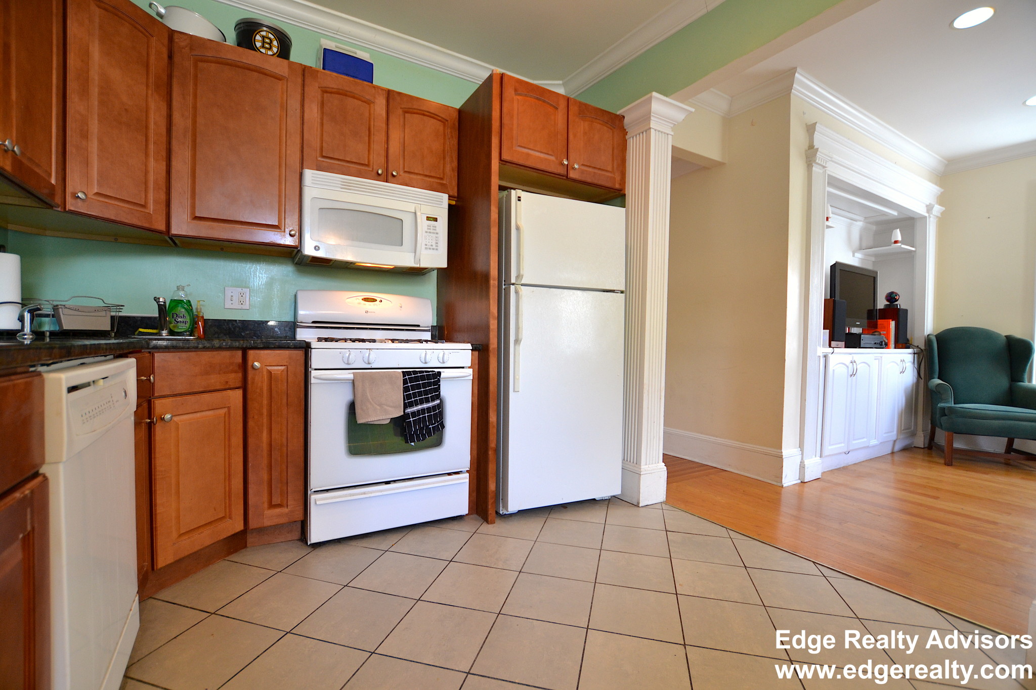 4 bed, 2 bath apartment for rent at 12 Sutherland Rd Unit 2, Brighton — photo 3 of 12