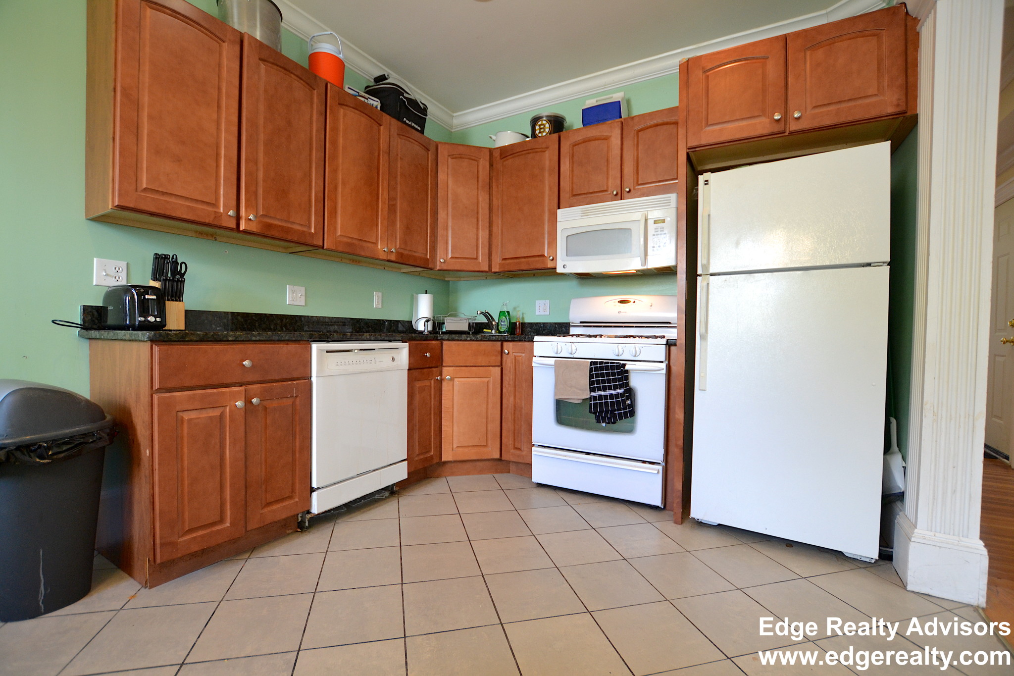 4 bed, 2 bath apartment for rent at 12 Sutherland Rd Unit 2, Brighton — photo 2 of 12