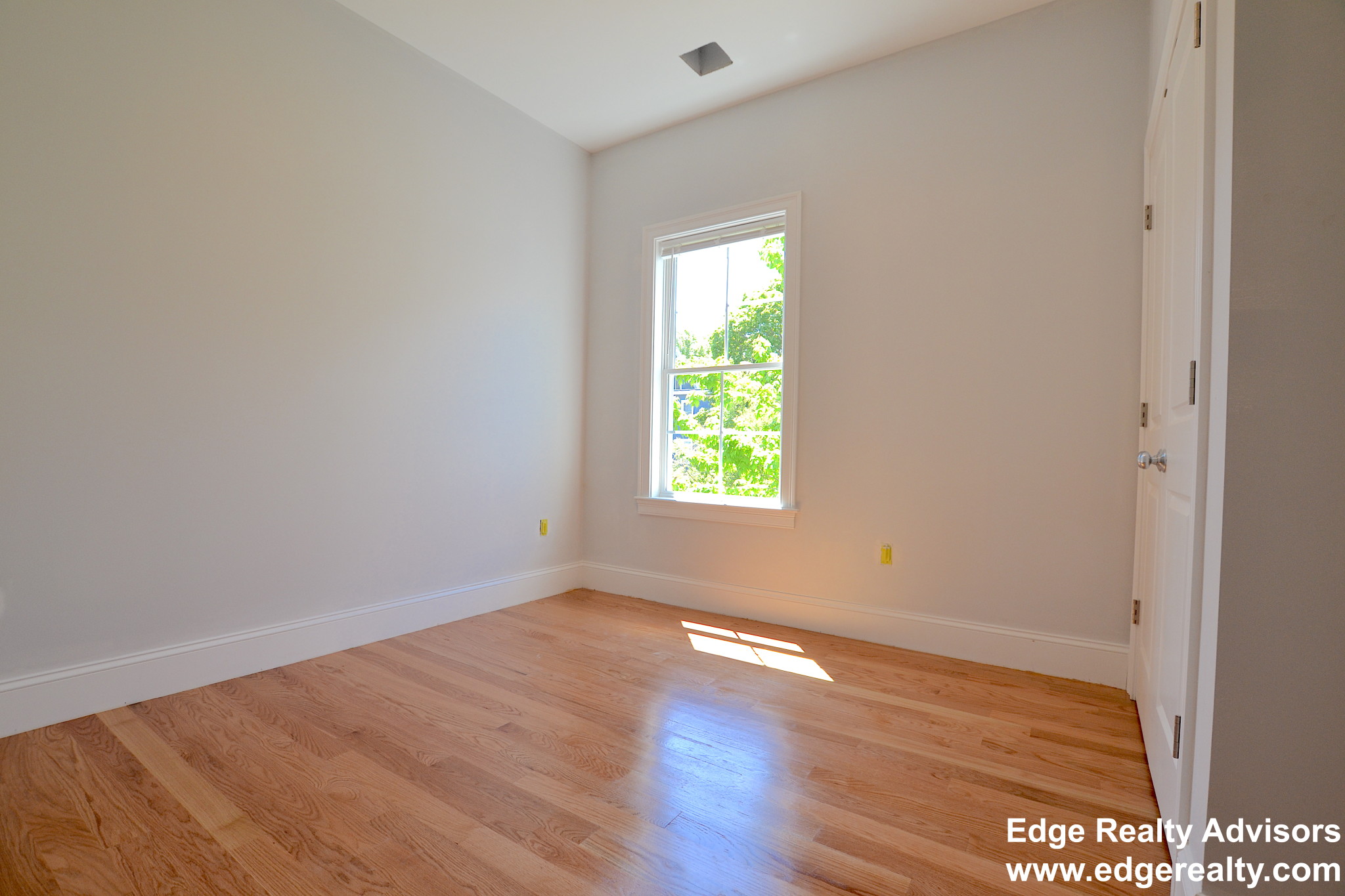 8 Islington St, Allston