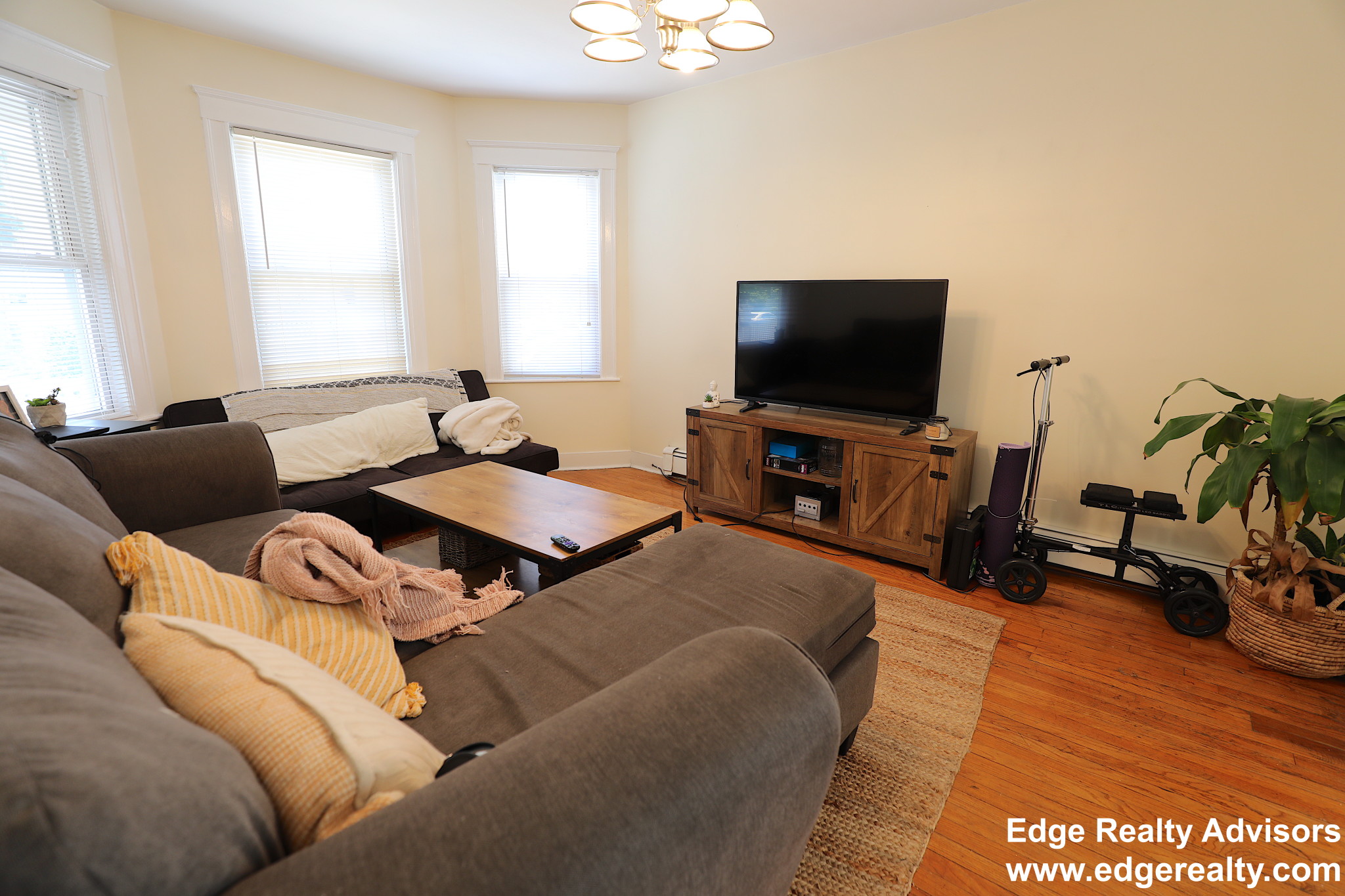 3 bed, 1 bath apartment for rent at 27 Claymoss Rd Unit 1, Brighton — photo 1 of 13