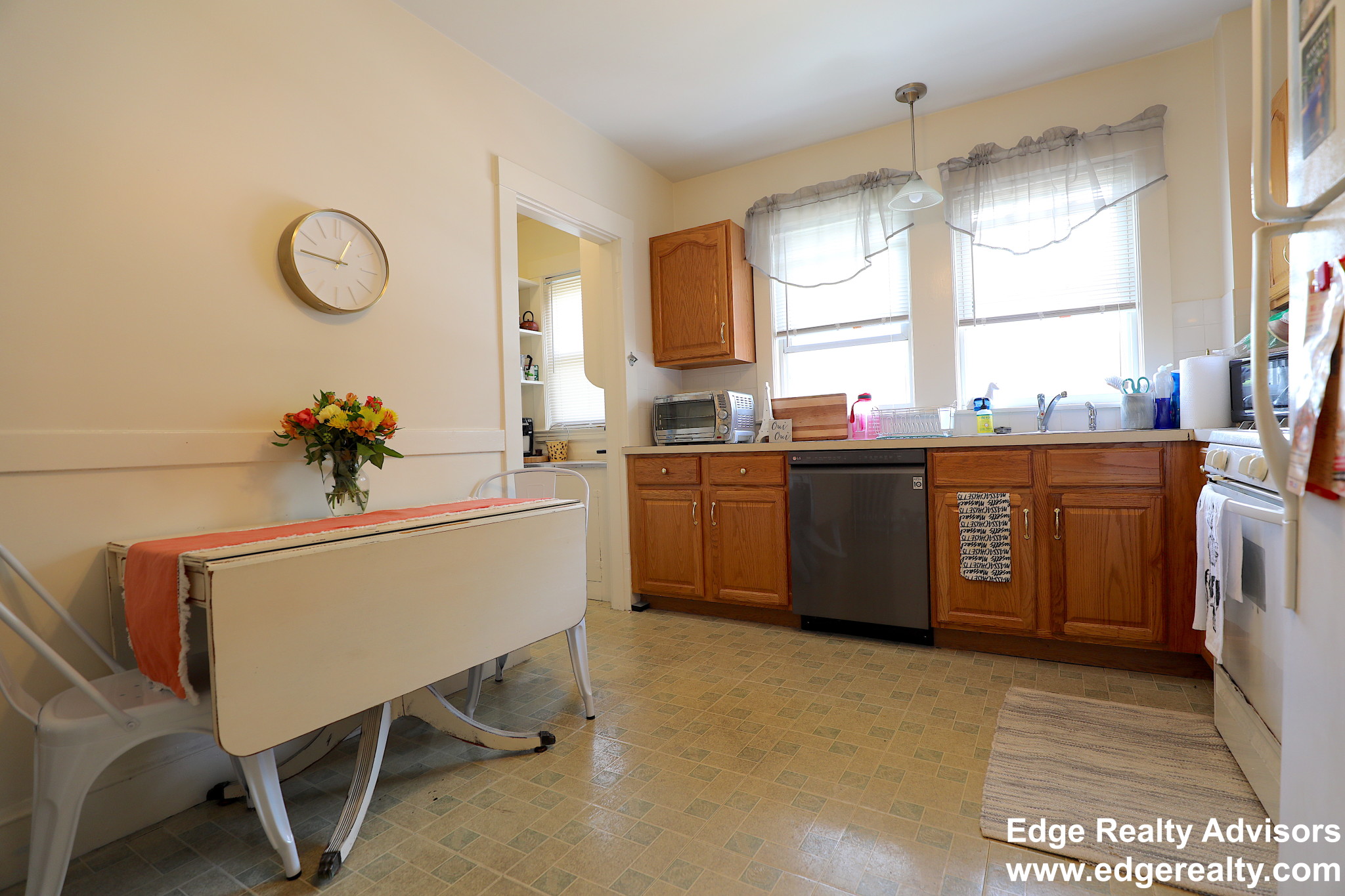 3 bed, 1 bath apartment for rent at 35 Morrow Rd Unit 1, Brighton — photo 2 of 16