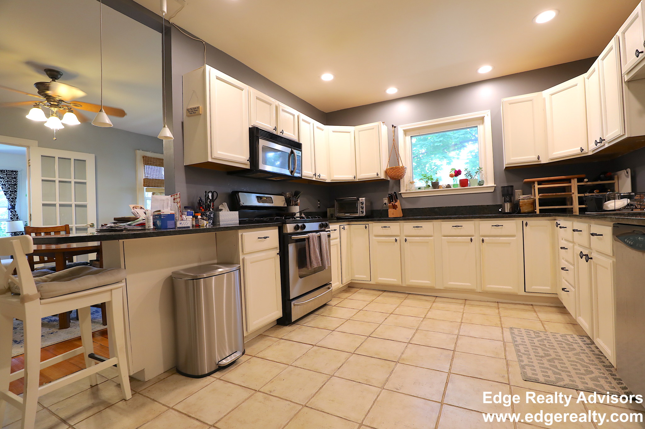 3 bed, 2 bath apartment for rent at 141 Nottinghill Rd Unit 1, Brighton — photo 1 of 15