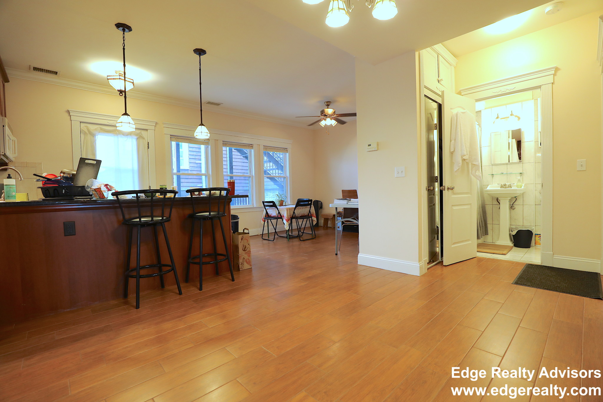 3 bed, 2 bath apartment for rent at 12 Delaware Pl Unit 1, Brighton — photo 3 of 11