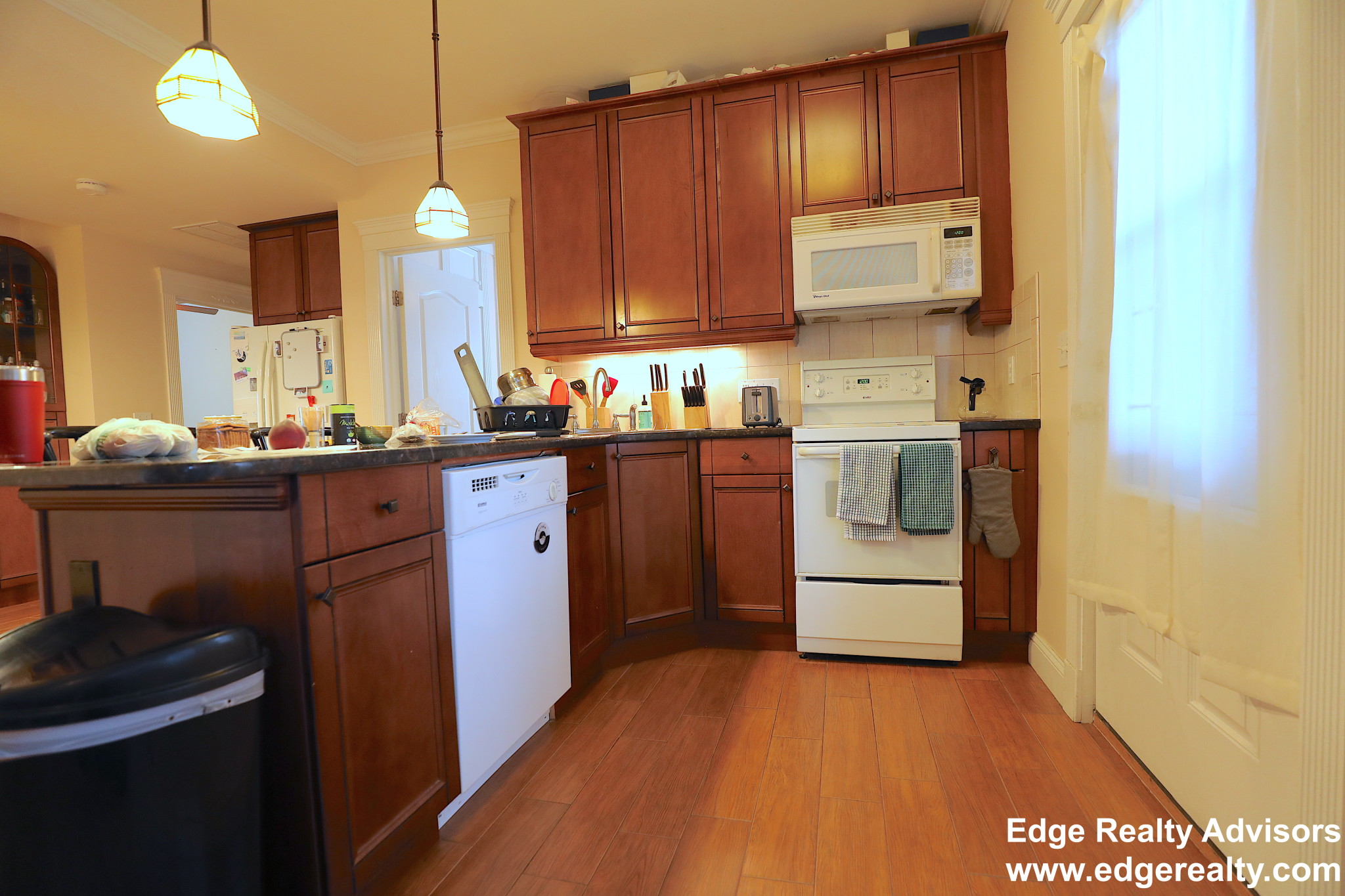 3 bed, 2 bath apartment for rent at 12 Delaware Pl Unit 1, Brighton — photo 2 of 11