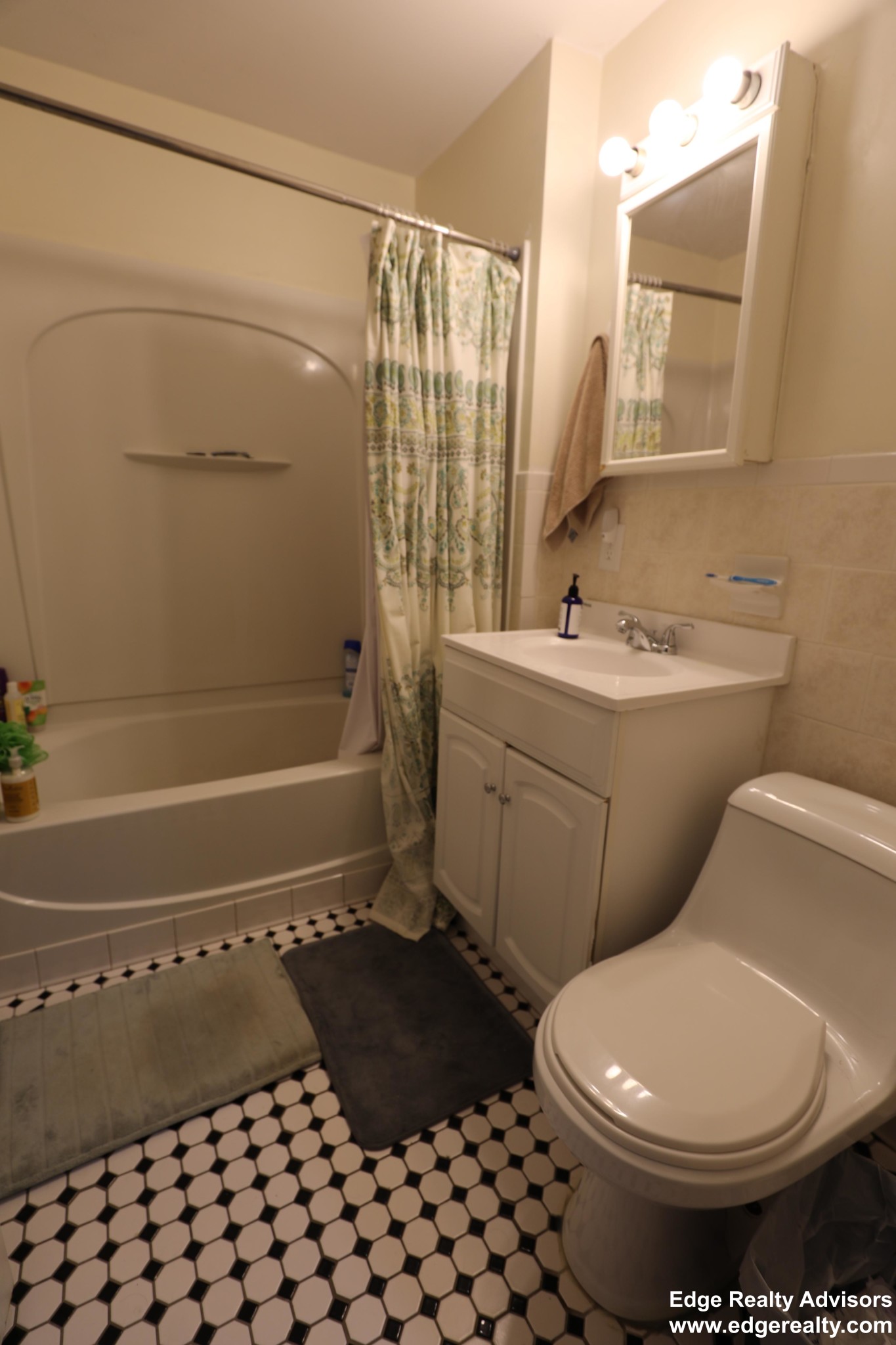 60 Egmont St, Longwood