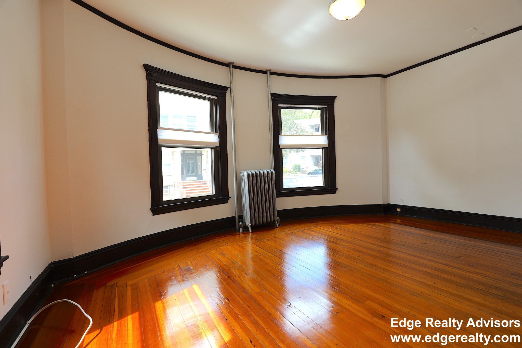 69 Oak Square Ave, Brighton