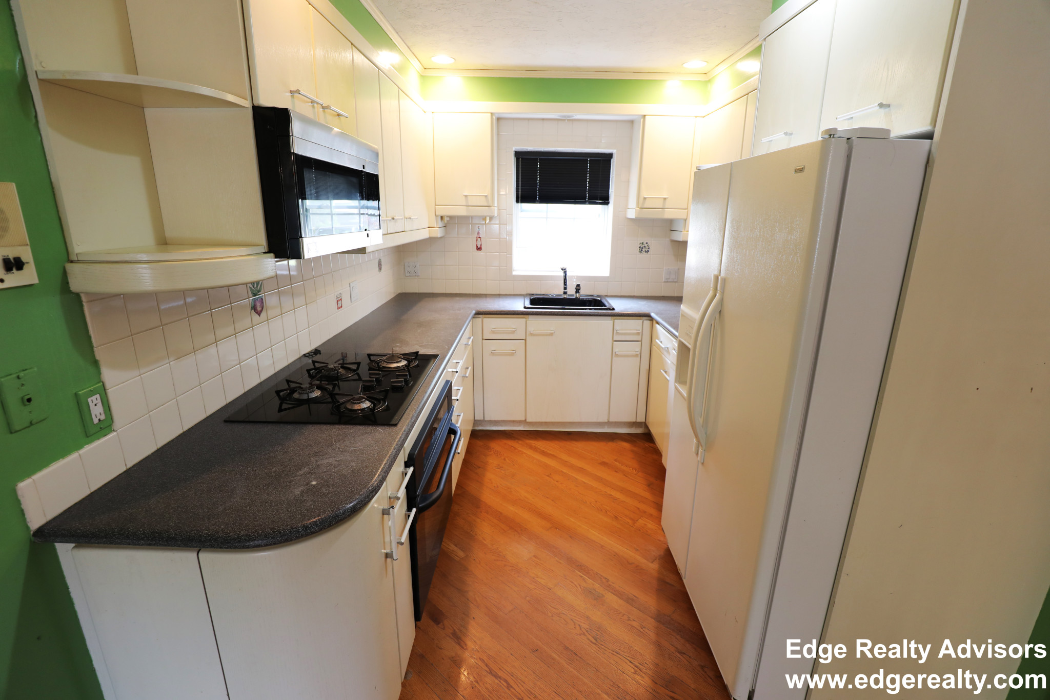 3 bed, 2 bath apartment for rent at 154 Lake Shore Rd Unit 1, Brighton — photo 2 of 8