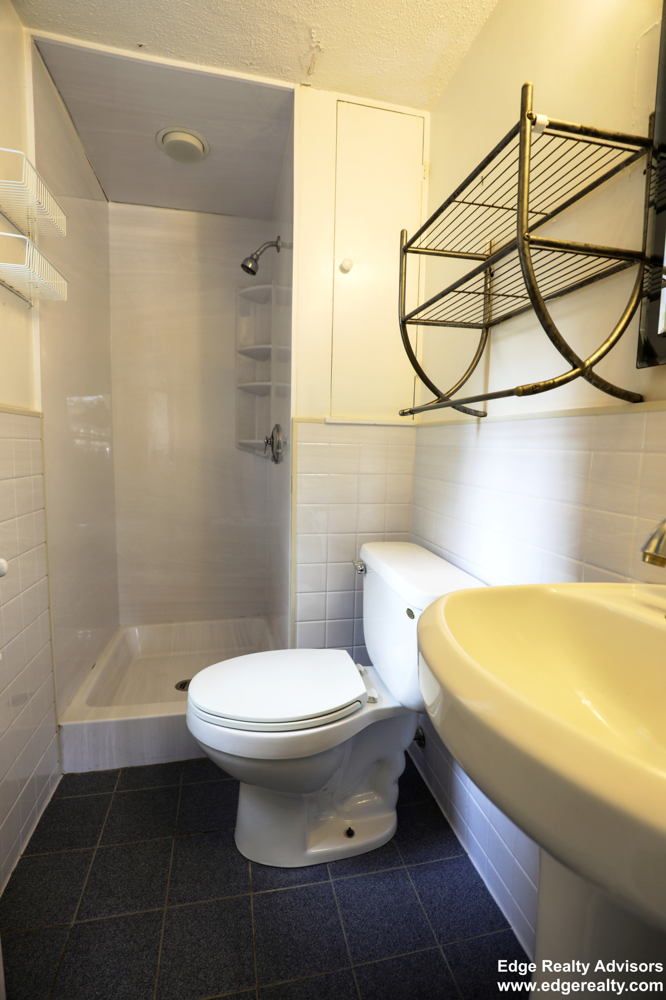 3 bed, 2 bath apartment for rent at 154 Lake Shore Rd Unit 1, Brighton — photo 7 of 8