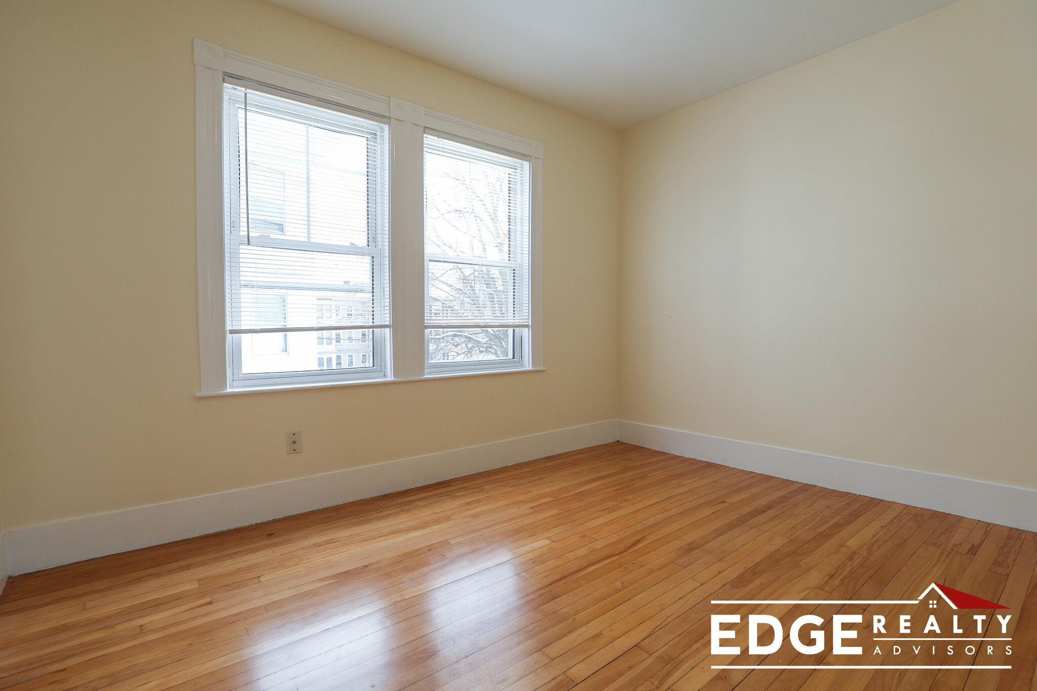 331 Faneuil St, Oak Square