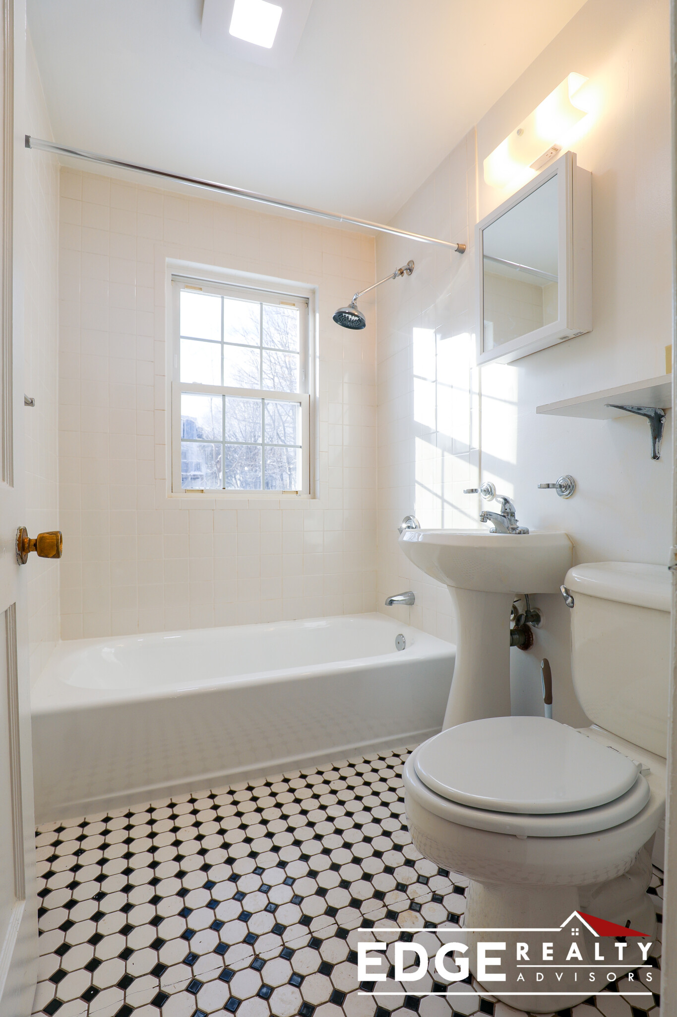 4 bed, 2 bath apartment for rent at 28 Adair Rd, Brighton — photo 4 of 10