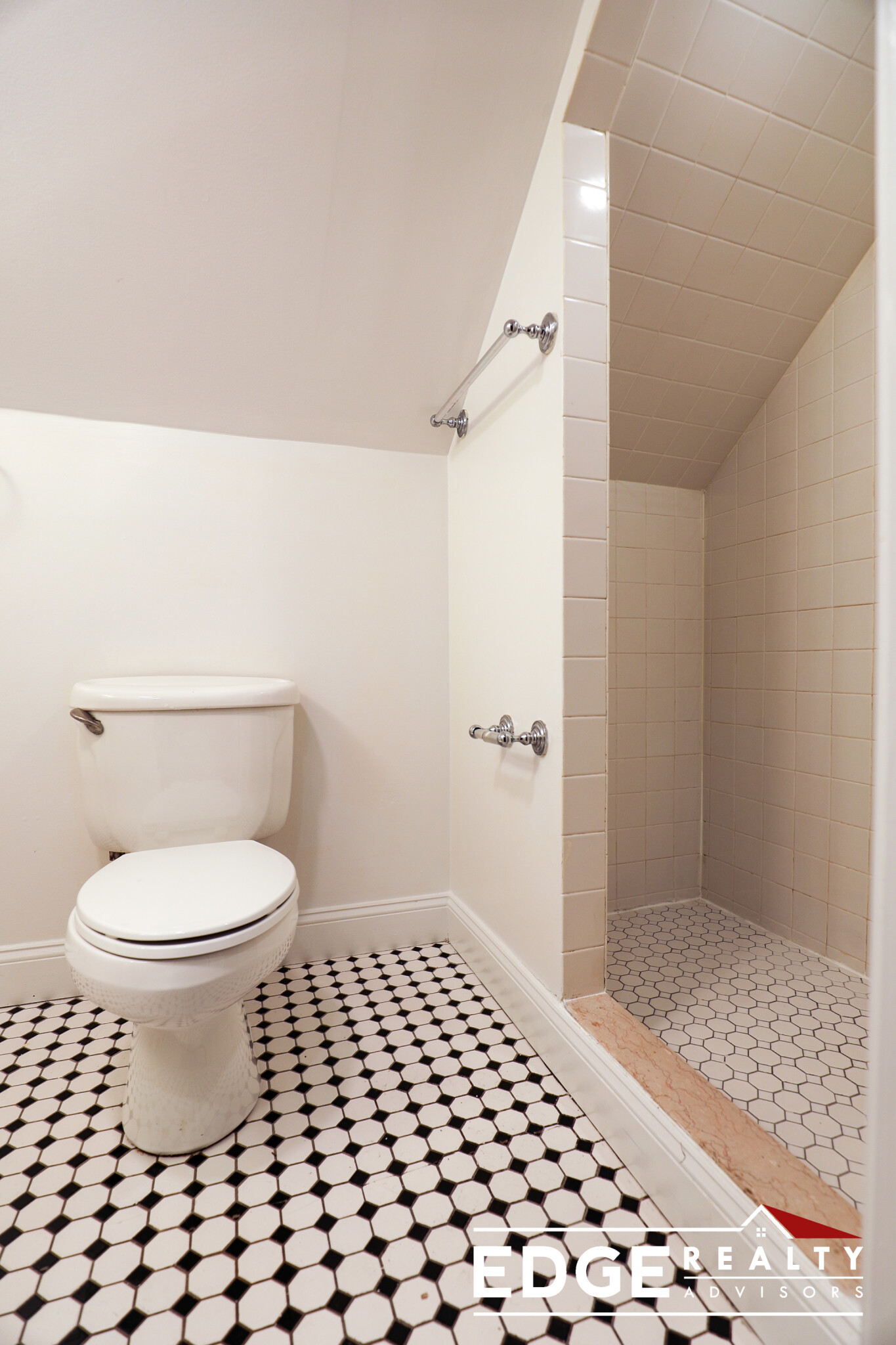 4 bed, 2 bath apartment for rent at 28 Adair Rd, Brighton — photo 9 of 10