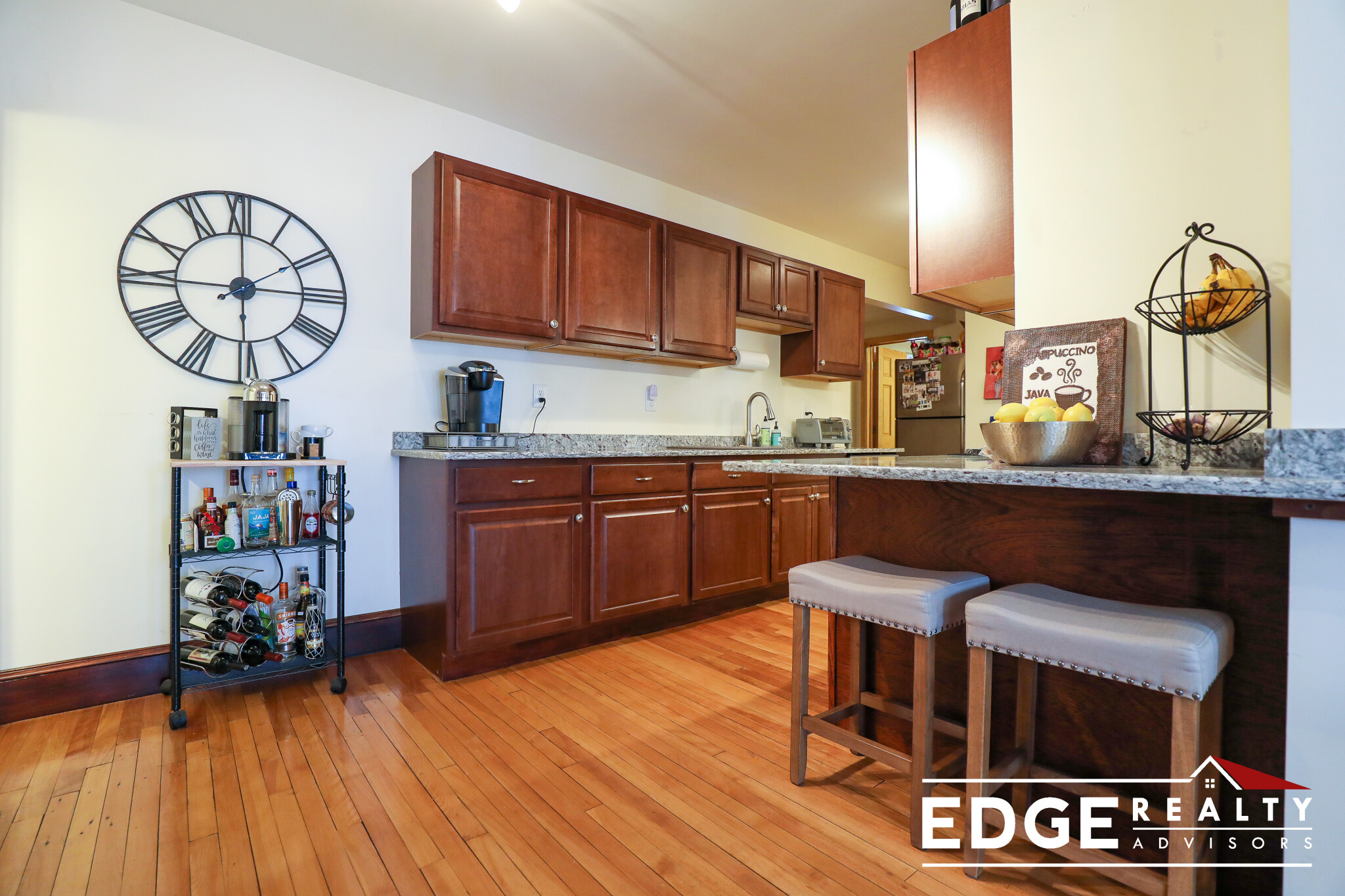 3 bed, 4+ bath apartment for rent at 39 Henshaw St Unit 1, Brighton — photo 3 of 16