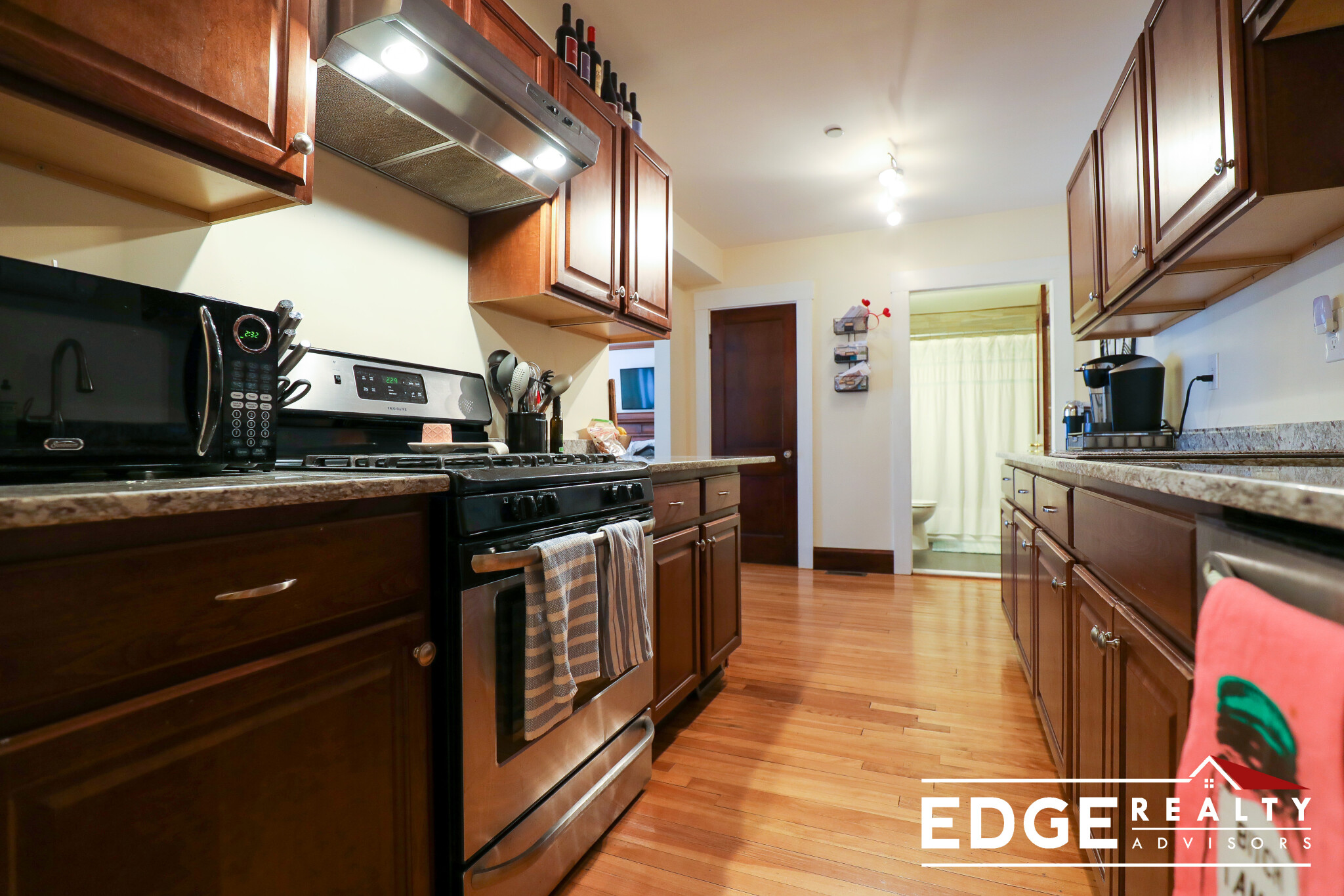 3 bed, 4+ bath apartment for rent at 39 Henshaw St Unit 1, Brighton — photo 6 of 16