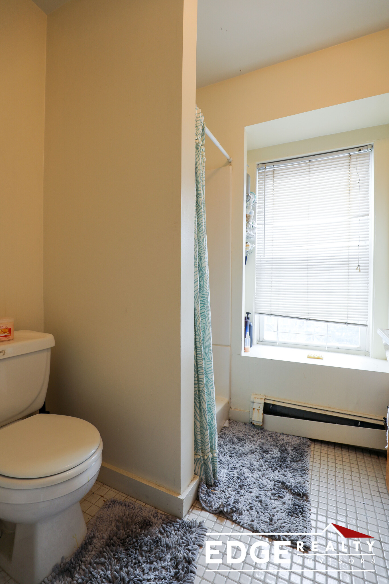 4 bed, 2 bath apartment for rent at 8 Woodmont St, Brighton — photo 12 of 14