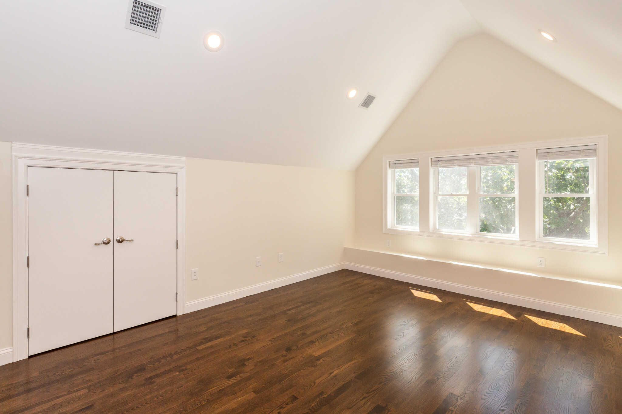 77 Rock Glen Rd, Medford