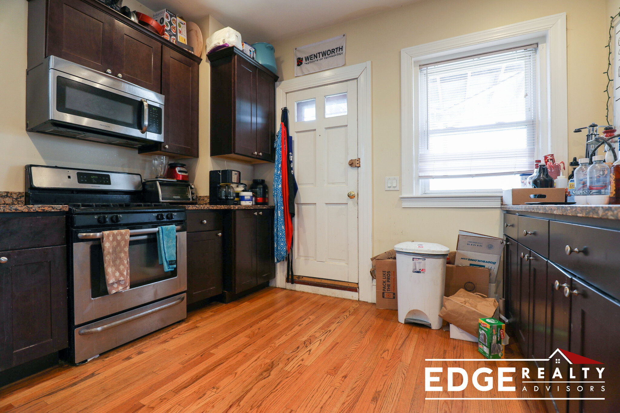4 bed, 2 bath apartment for rent at 338 Washington St Unit 1, Brighton — photo 3 of 11