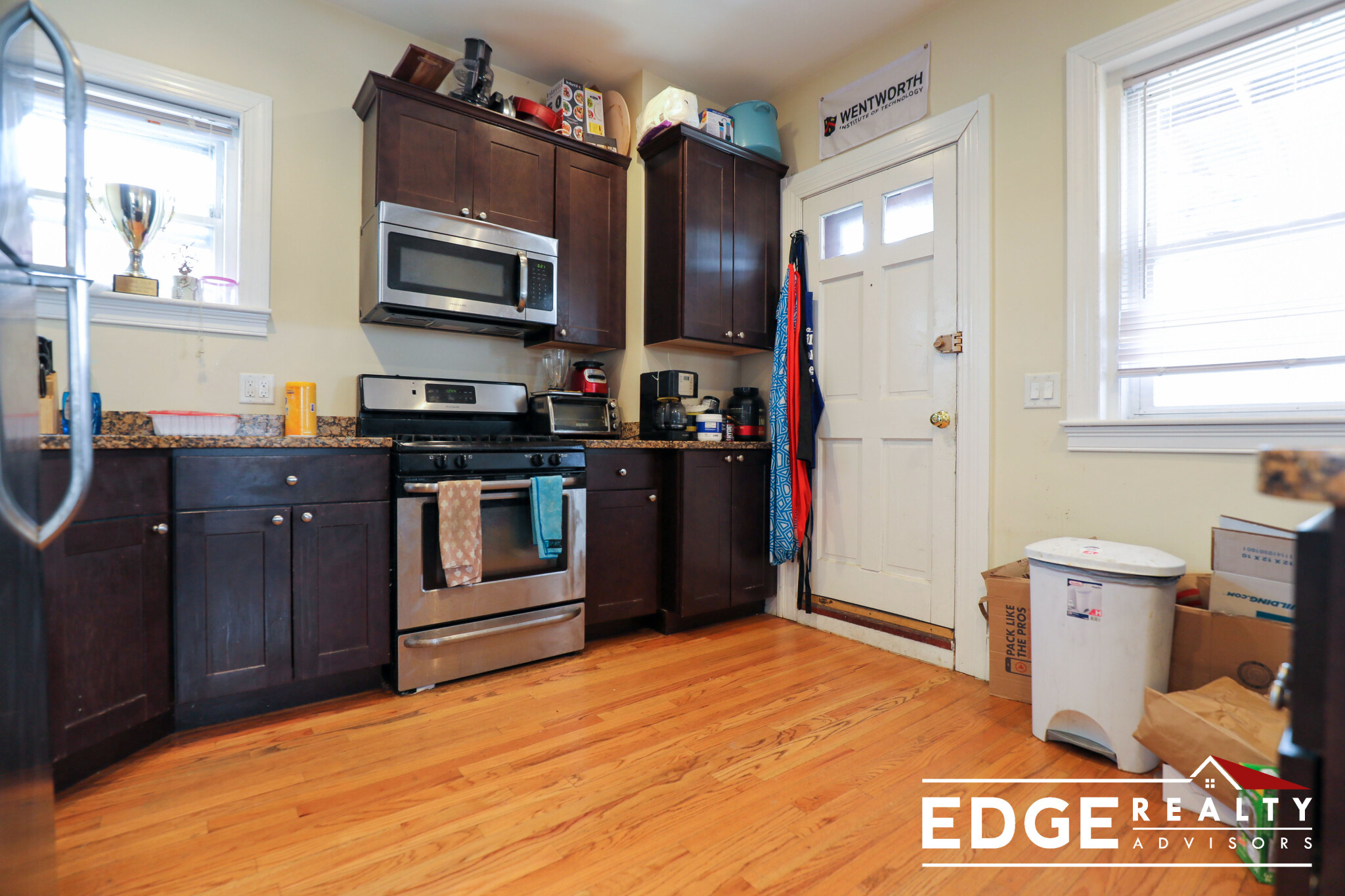 4 bed, 2 bath apartment for rent at 338 Washington St Unit 1, Brighton — photo 2 of 11