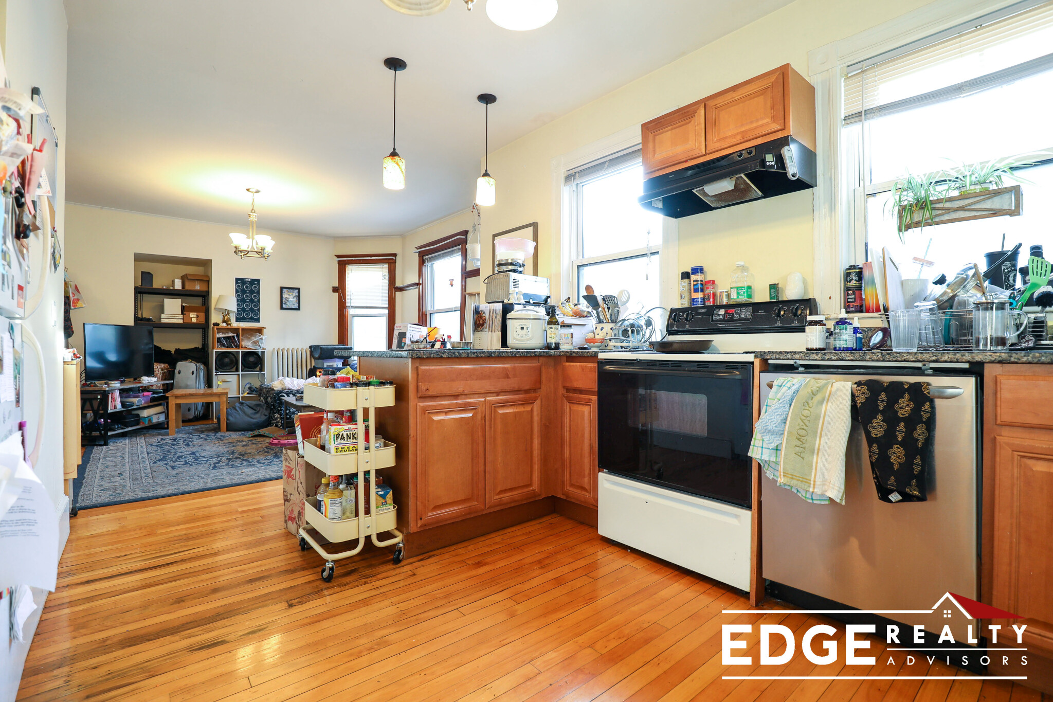 4 bed, 2 bath apartment for rent at 327 Faneuil St Unit 3, Brighton — photo 3 of 9