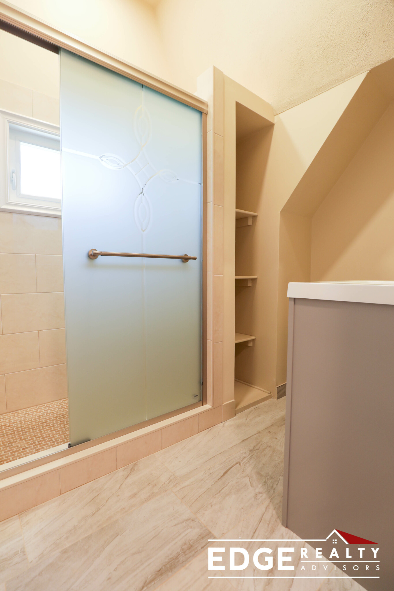 4 bed, 2 bath apartment for rent at 38 Leicester St Unit 2, Brighton — photo 12 of 14