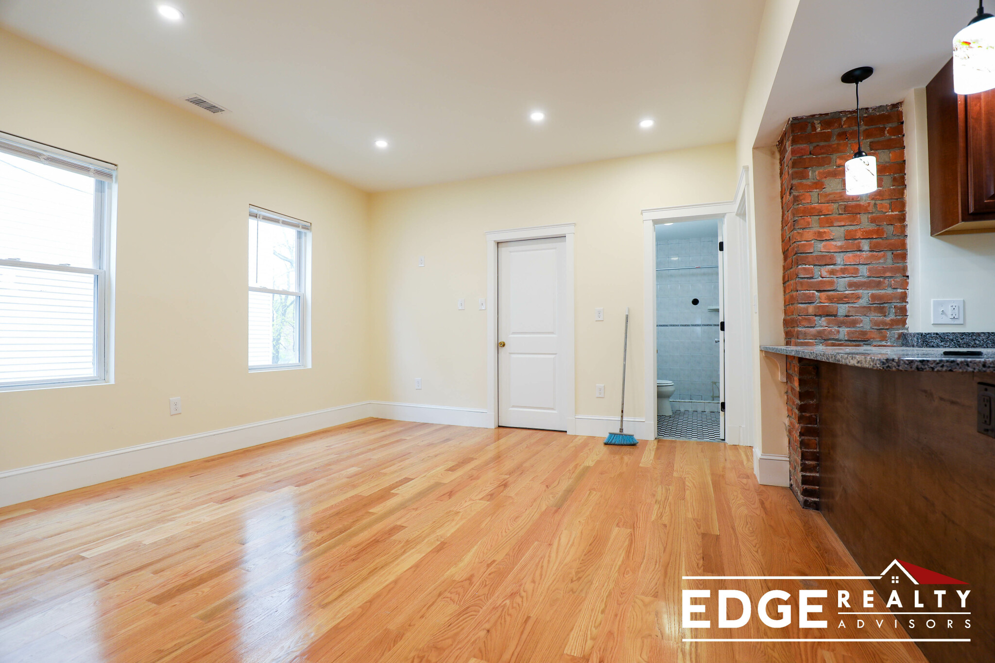 36 Brackett St, Oak Square