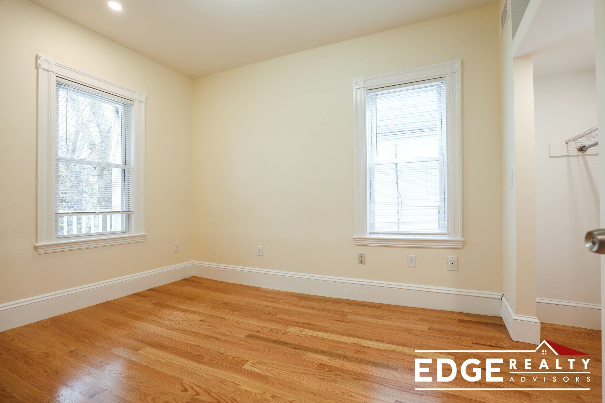 36 Brackett St, Oak Square